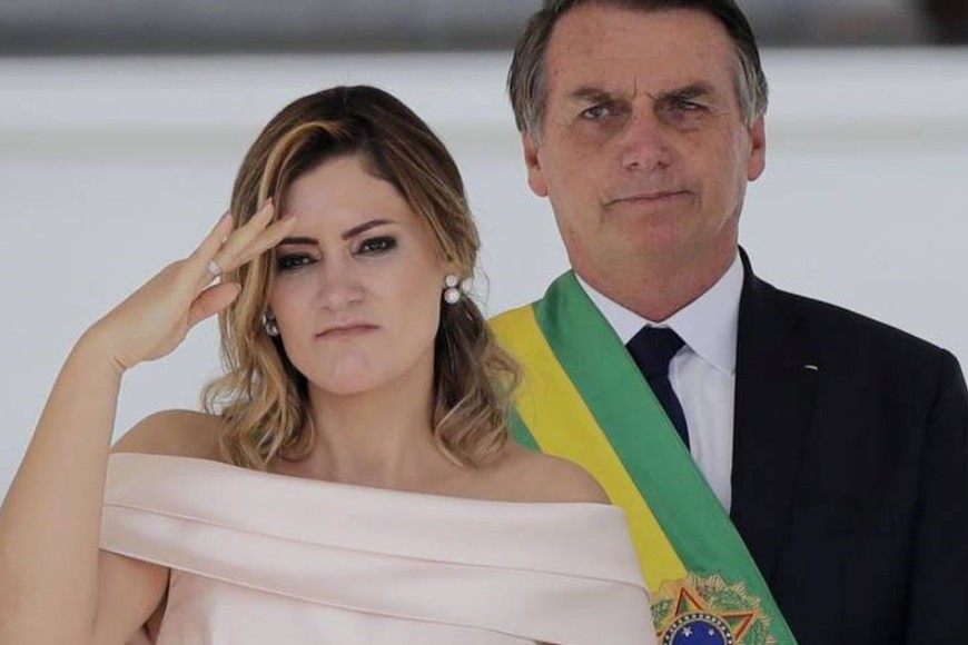 Bolsonaro Revel Que Su Esposa Podr A Ser Candidata A Presidenta En