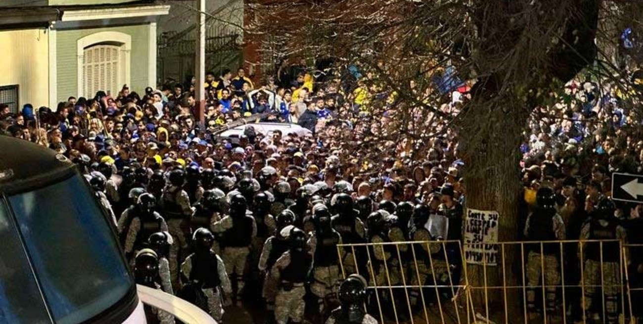 Video hinchas de Boca se enfrentaron a la policía uruguaya El Litoral