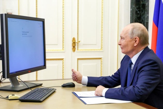Putin votó online en Moscú.