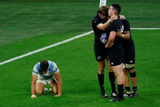 Los Pumas no pudieron ante el poderío de los All Blacks. Crédito: Reuters/Sarah Meyssonnier