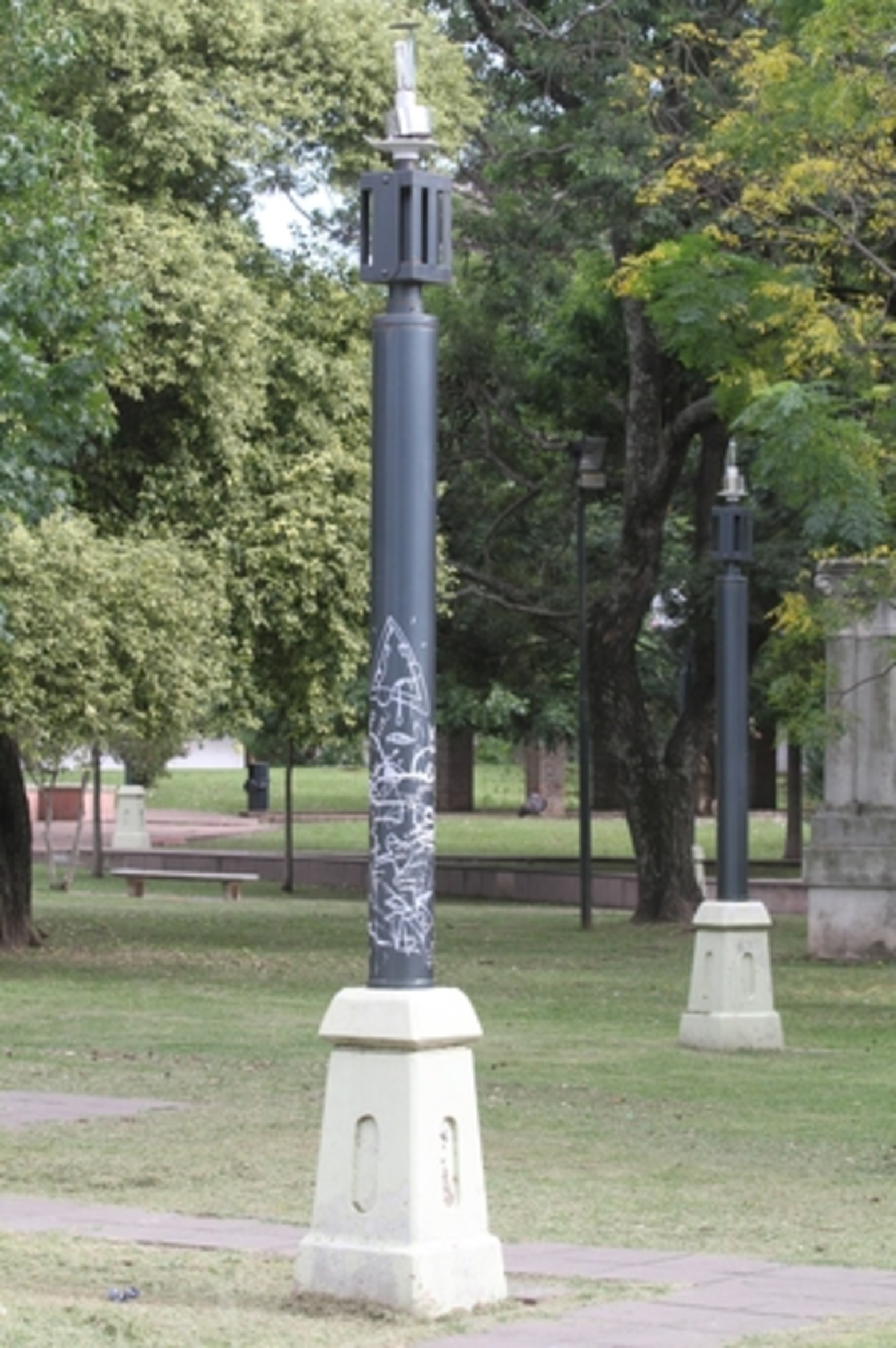 Farolas vandalizadas.