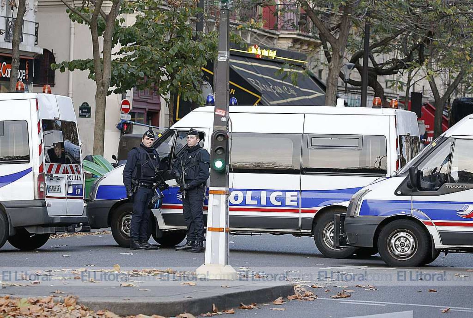 Continuaba el operativo en la mañana de París