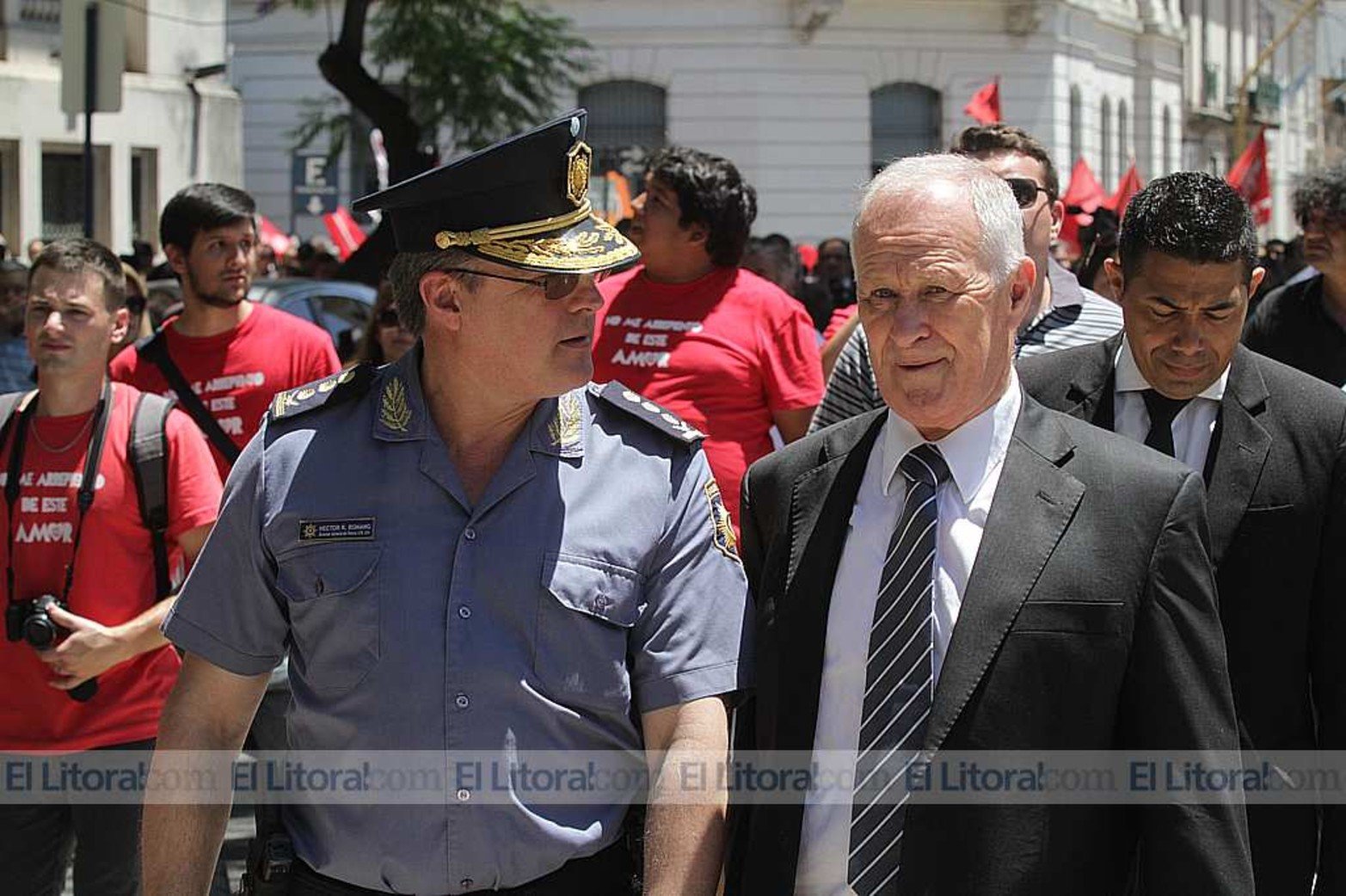 Caminata entre Legislatura y Casa de Gobierno