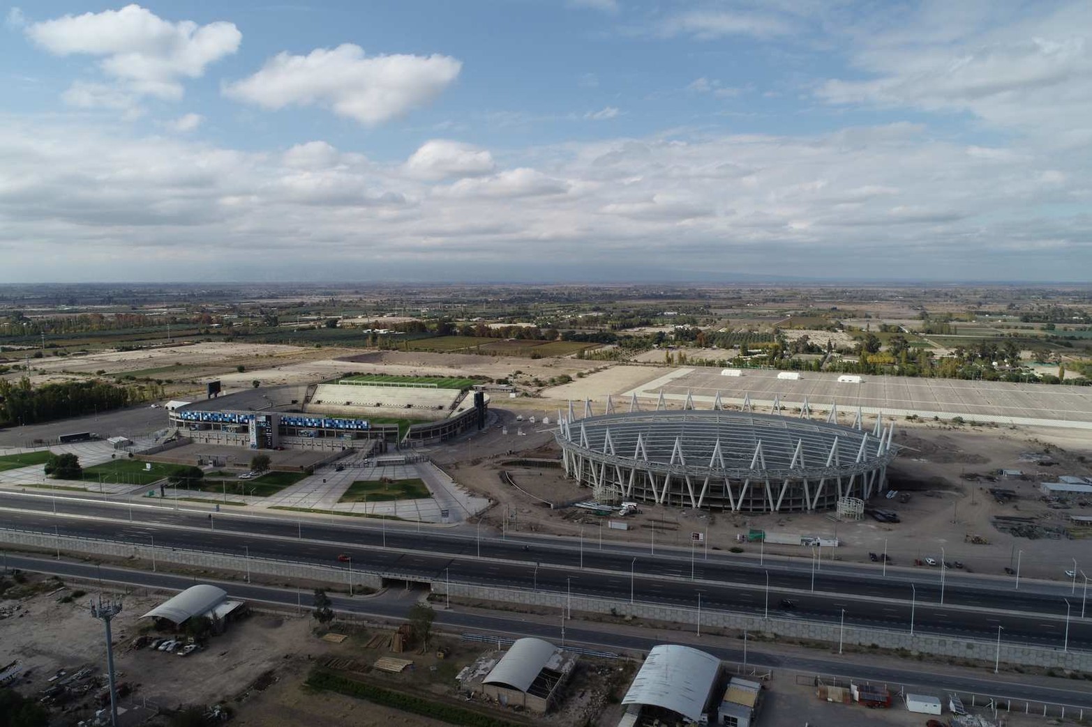 El velódromo cubierto "Vicente Alejo Chancay" de San Juan está en el mismo predio que el Estadio. Tiene un 50 por ciento de avance de obra.