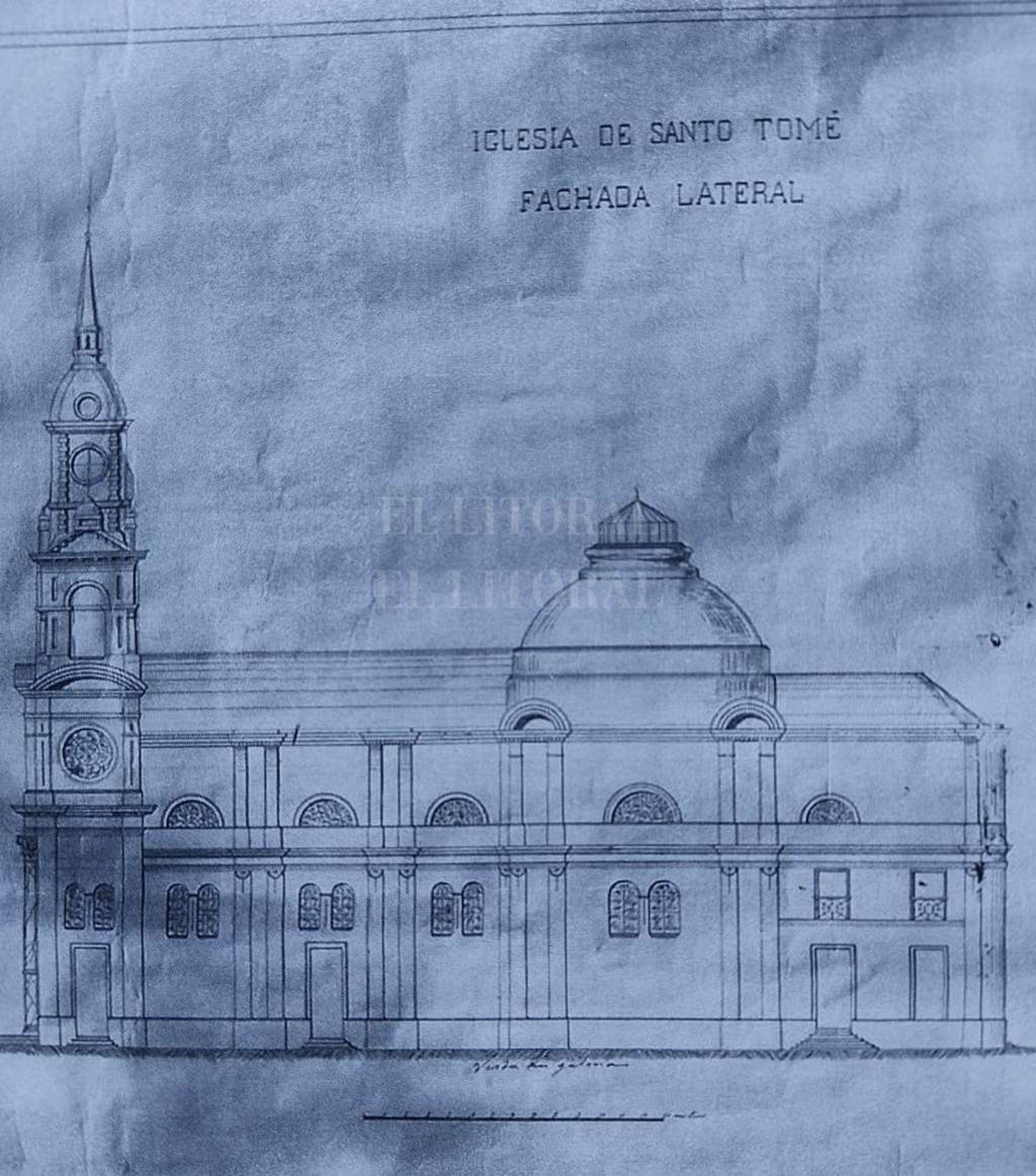 Dibujo de una vista lateral del proyecto original del arquitecto Juan Bautista Arnaldi, quien diseñó el templo. Había previsto una cúpula distinta a la actual, más baja y semiesférica, con un cupulín o cupulino de reducidas dimensiones.