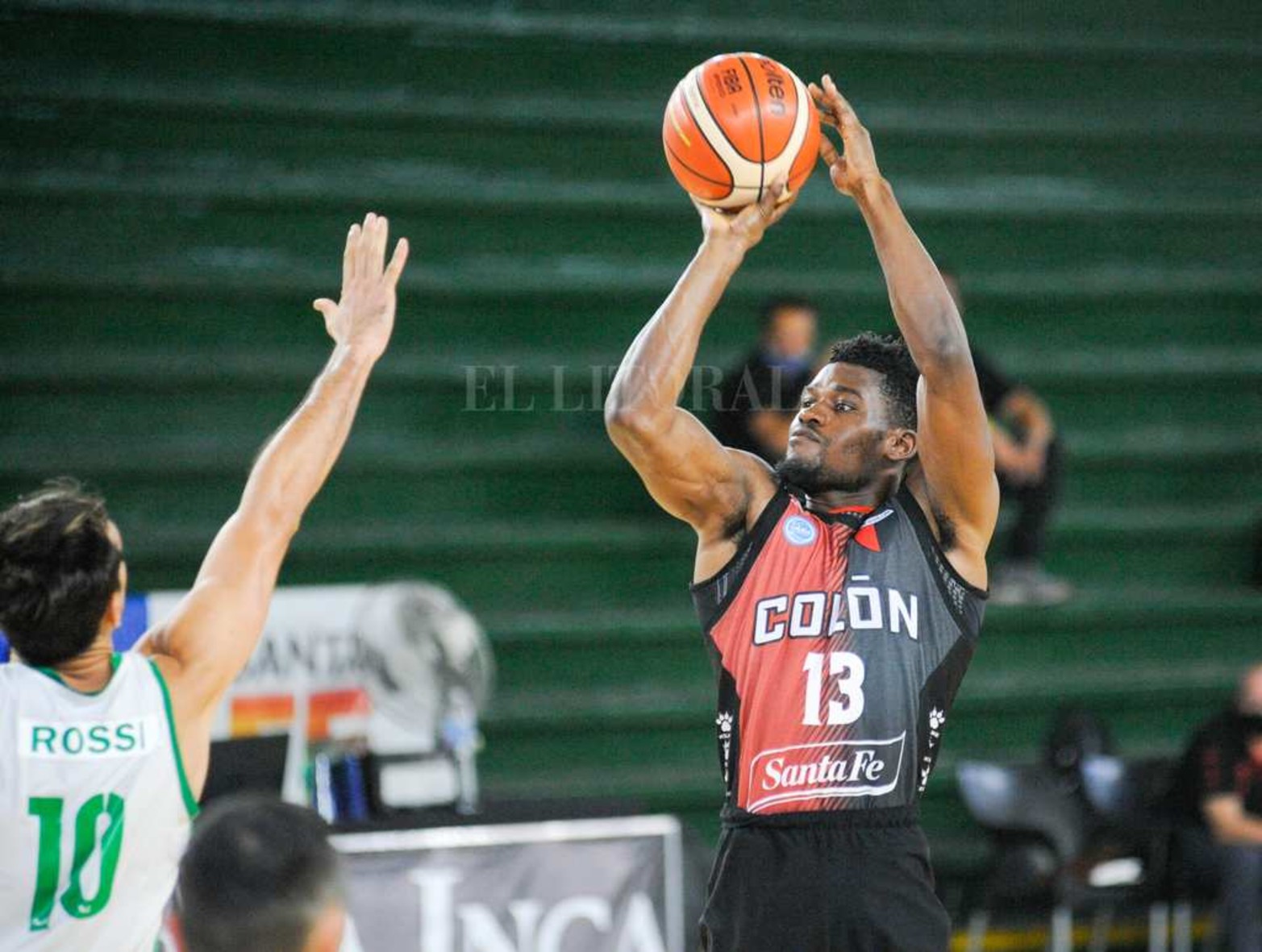 Colón, que participa en la segunda categoría del básquetbol Argentino, está jugando en Rosario en forma de burbuja junto a seis equipos mas.