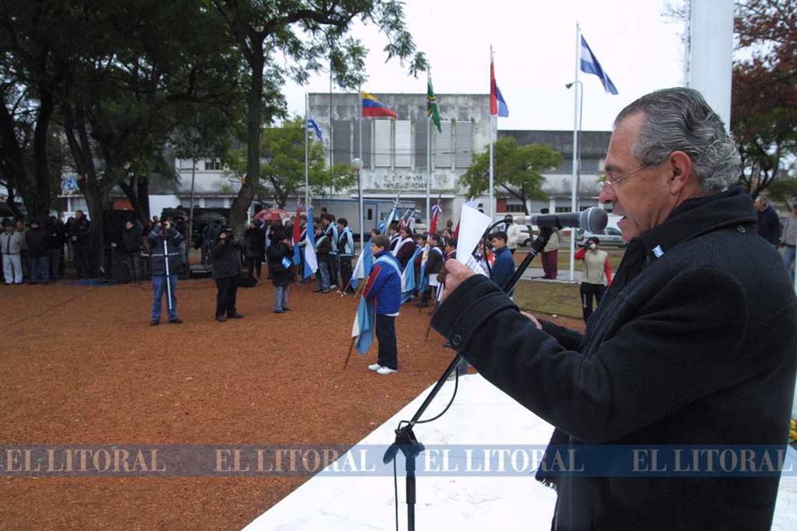 Acto 2008. La plaza completa con todas las insignias.