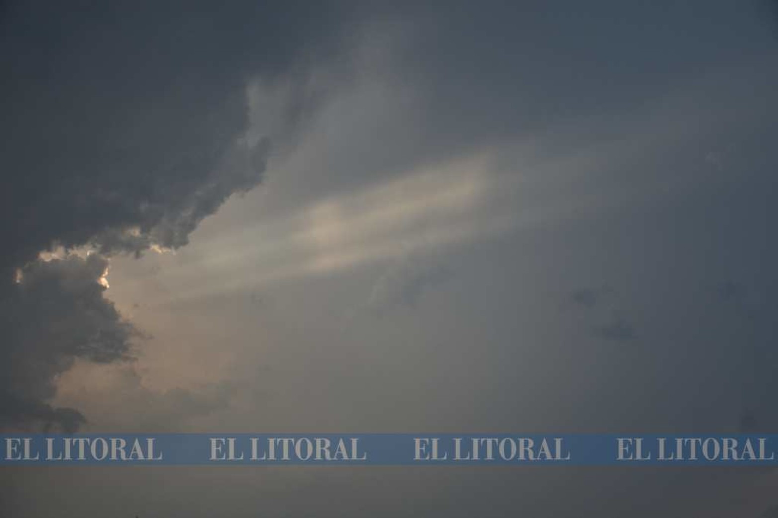 El frente de tormenta de ayer a la tarde. La escasez de agua de lluvia viene desde mayo de este año.