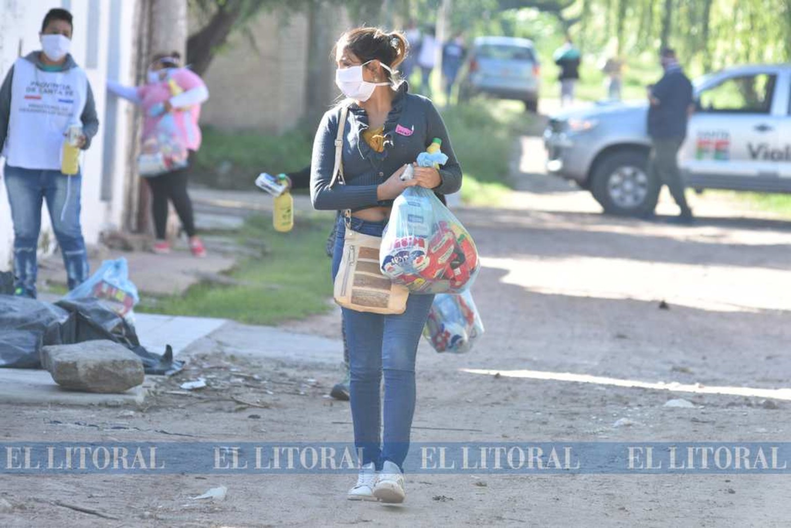 El Ejercito y el Ministerio de Desarrollo Social de la provincia entregó bolsones de comida y lavandina