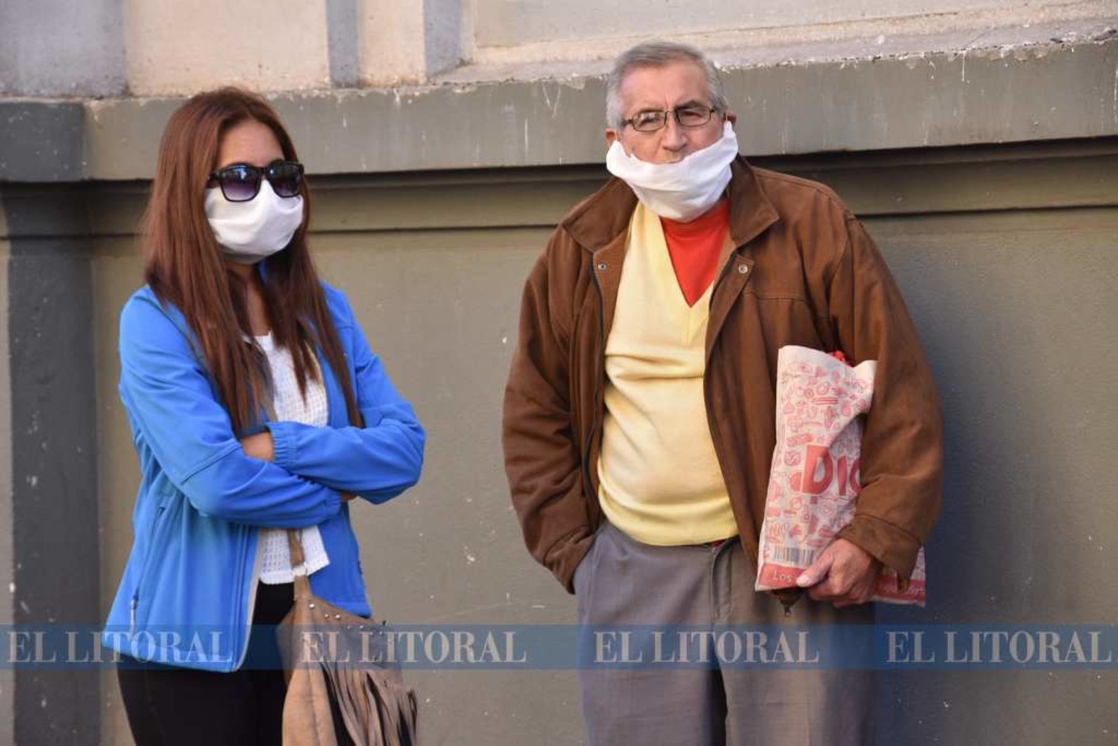 Cola en bancos para cobrar Asignaciones, Fondo de desempleo, jubilaciones y pensiones.