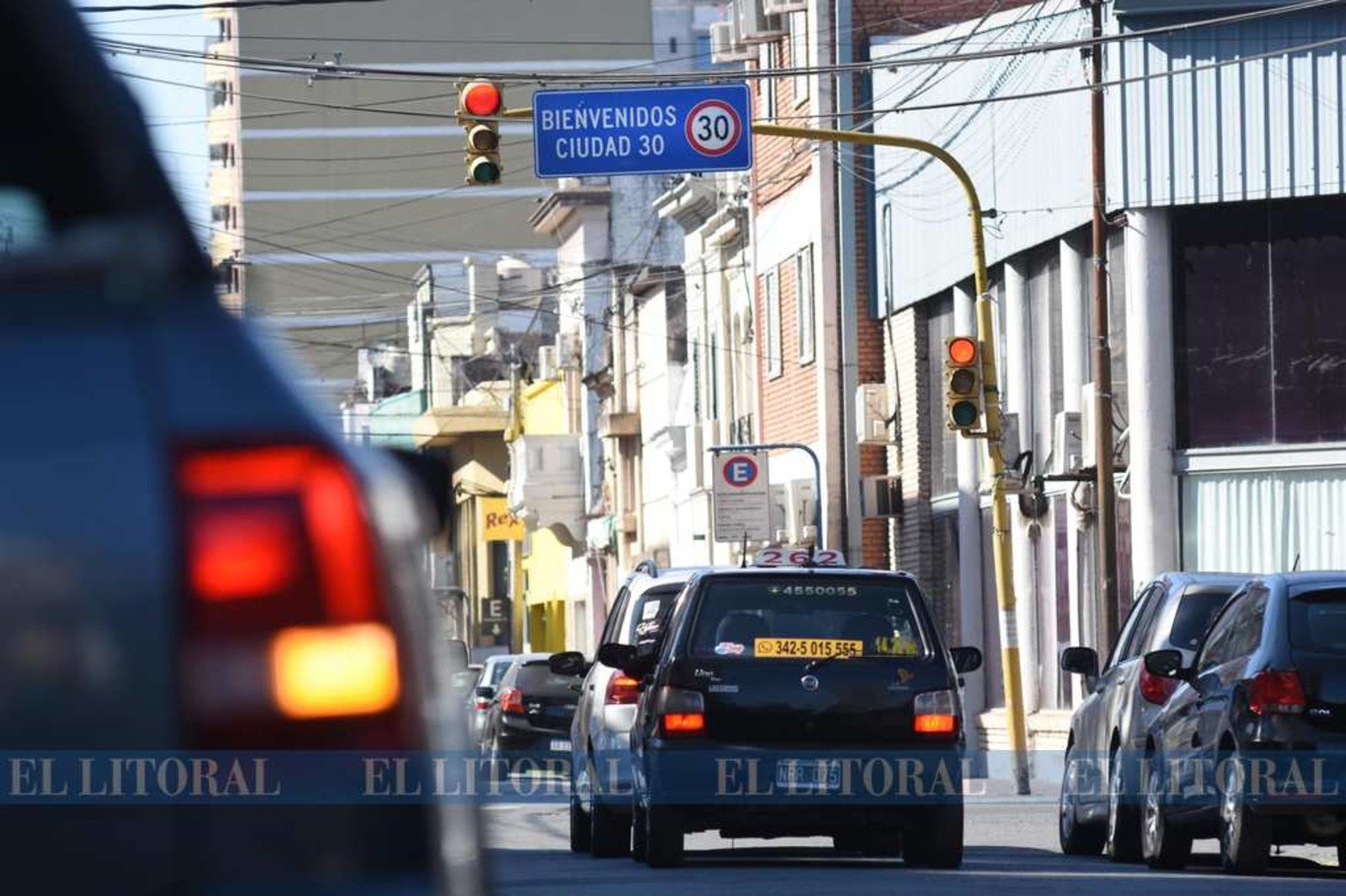 Son 19 calles las que ingresan a esa zona calma, que abarca el área comprendida entre Urquiza al oeste, Suipacha al norte, General López al sur y Rivadavia (desde Suipacha hasta Mendoza) y 27 de Febrero (desde Mendoza hasta General López) al este. También abarca las perimetrales.