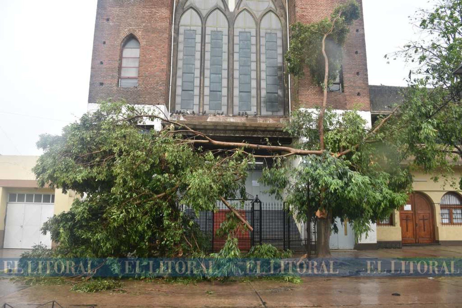 Sarmiento al 3900. Parroquia Nuestra Sra. de la Salette.