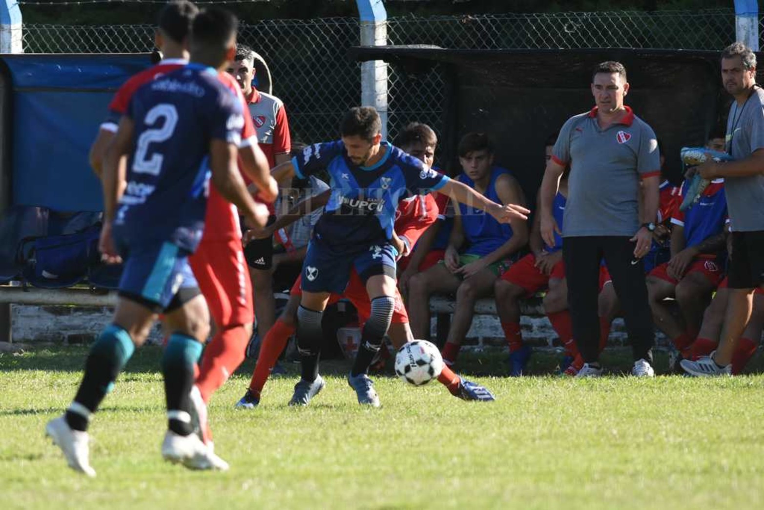 Encuadres de Ciclón Racing e Independiente de Santo Tome.