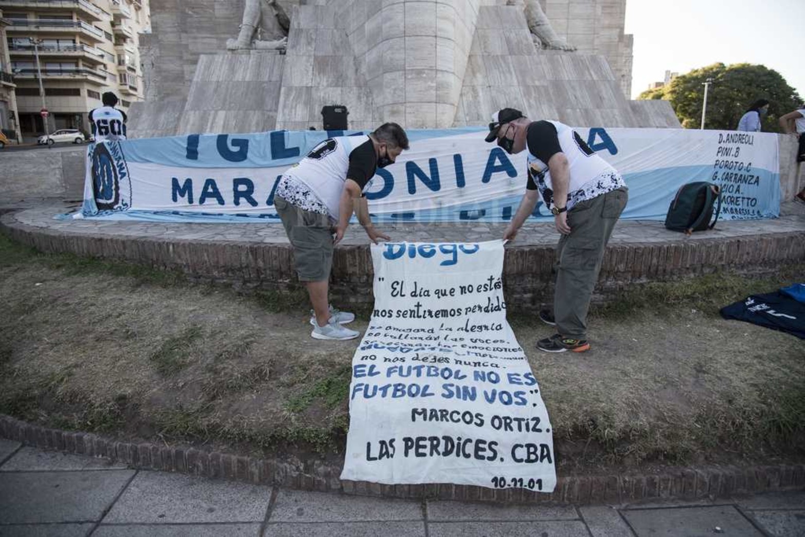 El Monumento a la Bandera fue el epicentro de la concentración en la ciudad de Rosario de los que piden por Diego Maradona.