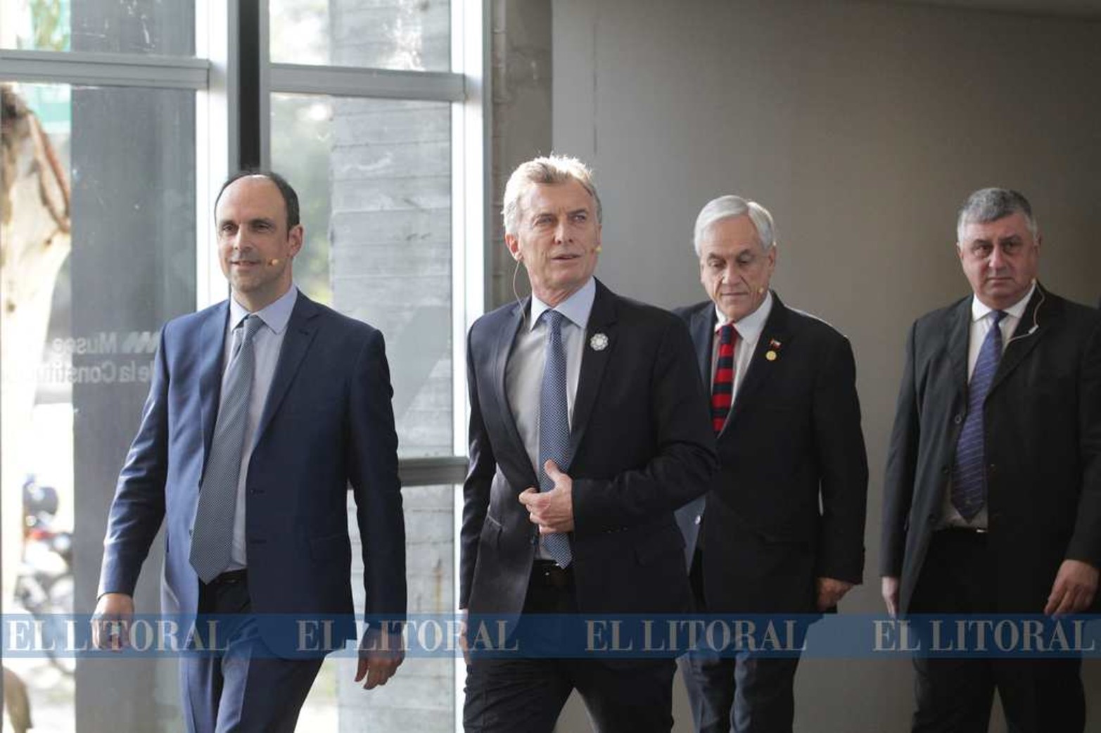 En el Museo de la Consitución, el intendente anfitrión José Corral acompaña a los presidentes Macri y Piñera (Chile).