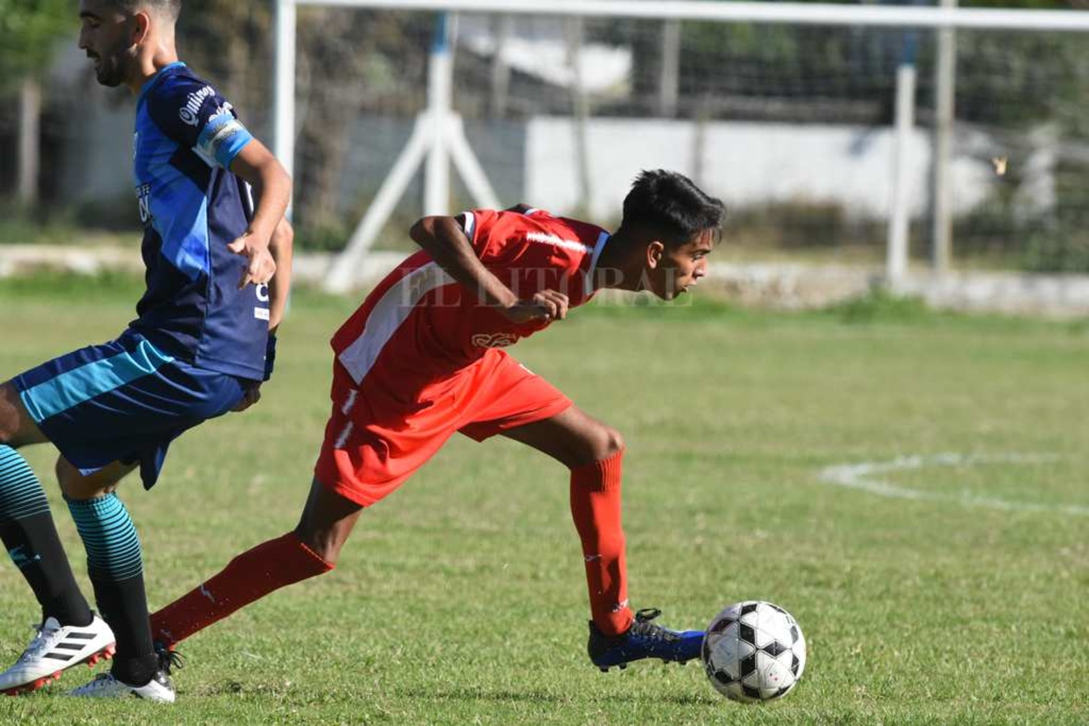 Encuadres de Ciclón Racing e Independiente de Santo Tome.