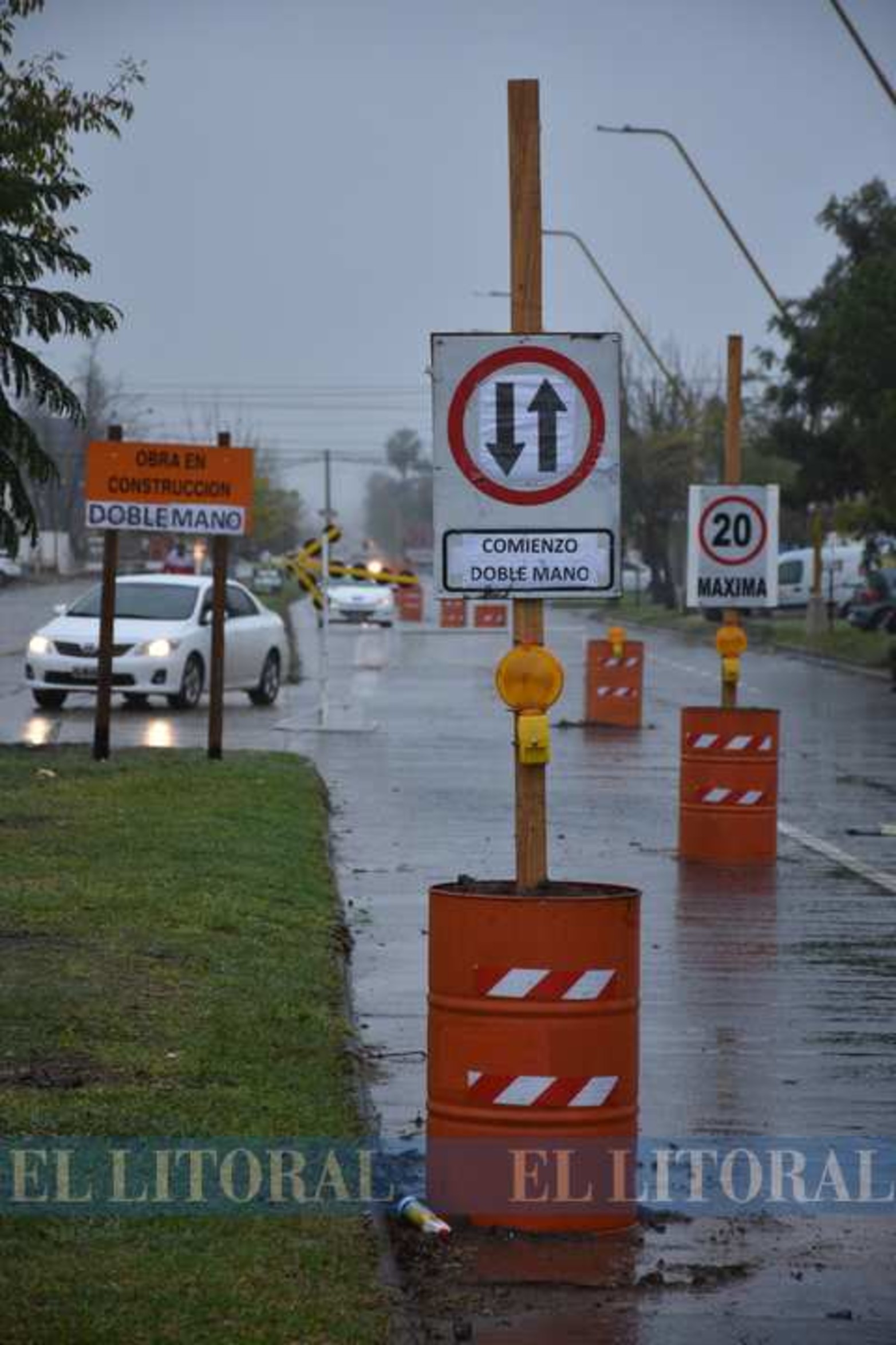 El desagüe mas largo de la ciudad. Los cinco kilómetros que recorre el desagüe Espora aliviará la vida y la salud de los santafesinos cuando la obra este terminada. En avenida Peñaloza y Risso es el extremo este.