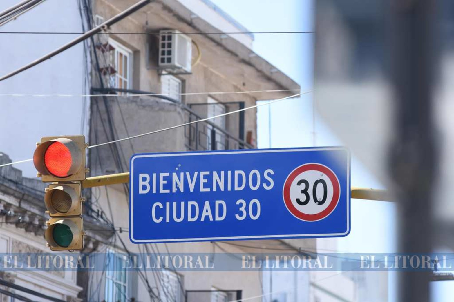 Son 19 calles las que ingresan a esa zona calma, que abarca el área comprendida entre Urquiza al oeste, Suipacha al norte, General López al sur y Rivadavia (desde Suipacha hasta Mendoza) y 27 de Febrero (desde Mendoza hasta General López) al este. También abarca las perimetrales.