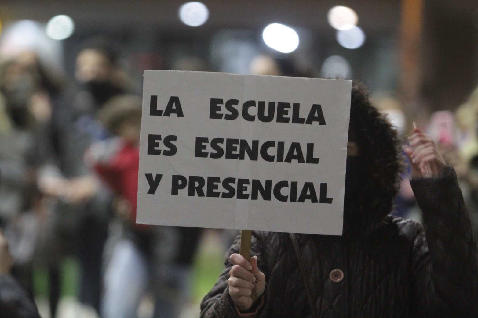 Hoy al mediodía, por pedido de Padres Organizados, tuvo una reunión con Martín Muller quien esta a cargo del Ministerio de Educación. Quedó en sumarlo a la mesa de dialogo.