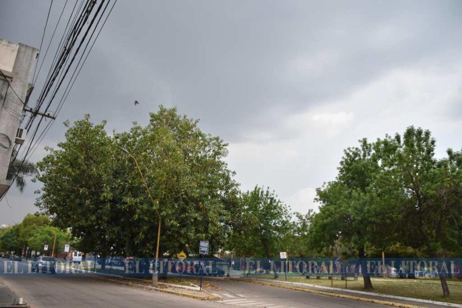 El frente de tormenta de ayer a la tarde. La escasez de agua de lluvia viene desde mayo de este año.