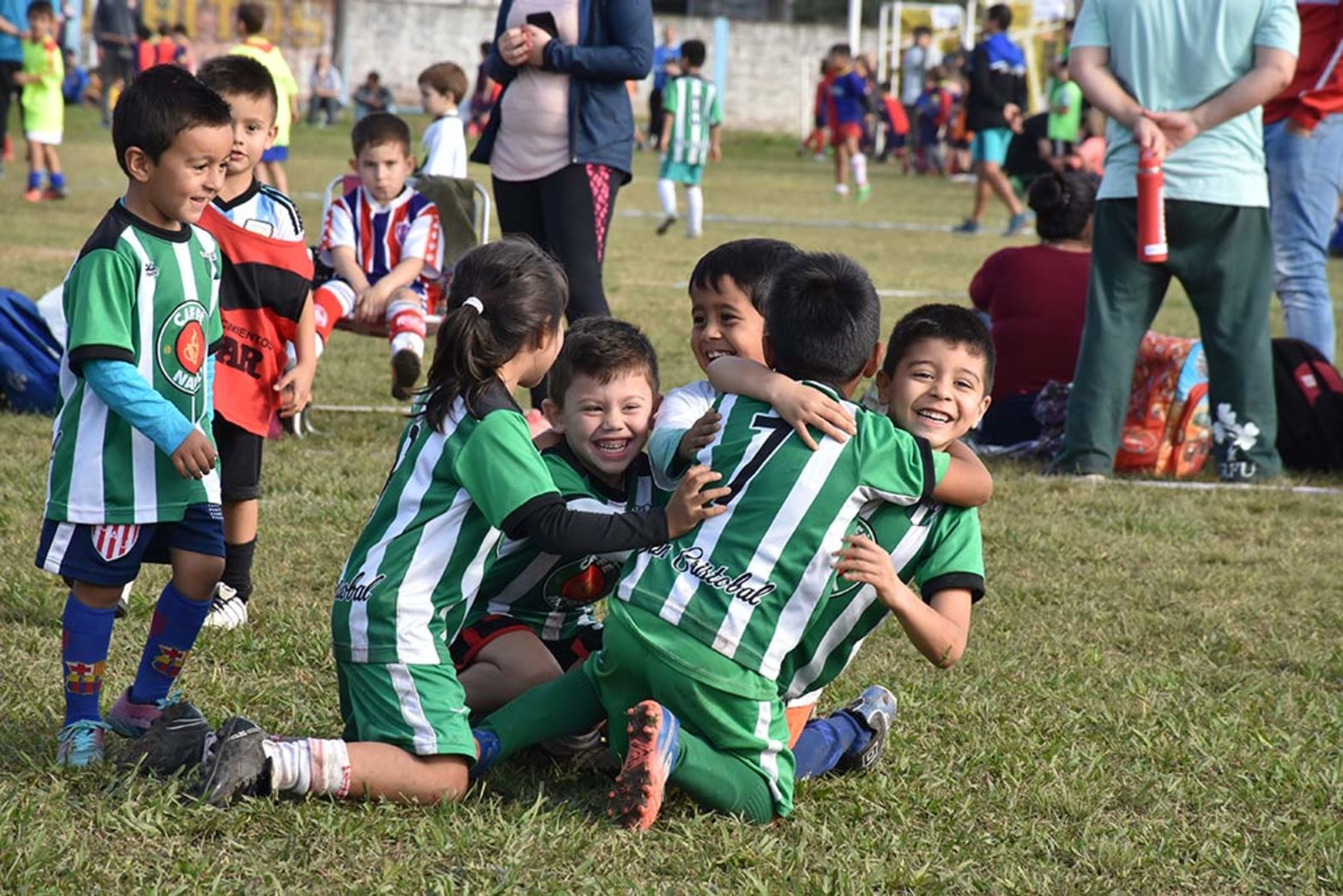 Niños festejan un gol, torneo infantil de la liga santafesina. Cobertura Pasón Liga