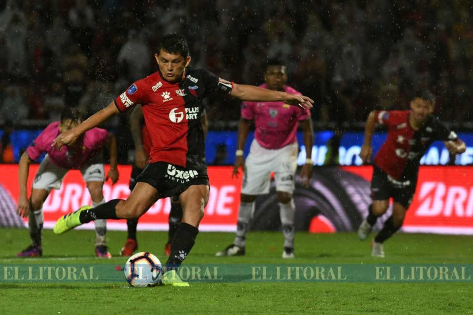 El penal que no pudo convertir en la final de la Copa Sudamericana el 9 de noviembre de 2019. Había empezado el segundo tiempo y Colón perdía 2 a 0.