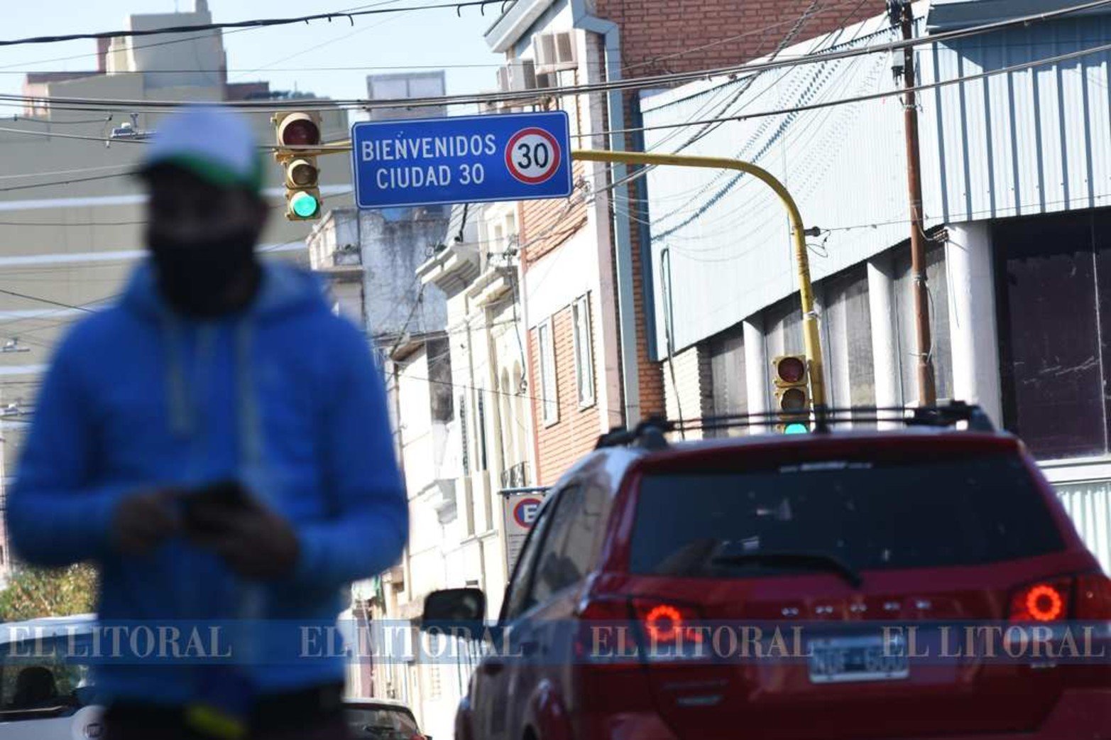 Son 19 calles las que ingresan a esa zona calma, que abarca el área comprendida entre Urquiza al oeste, Suipacha al norte, General López al sur y Rivadavia (desde Suipacha hasta Mendoza) y 27 de Febrero (desde Mendoza hasta General López) al este. También abarca las perimetrales.