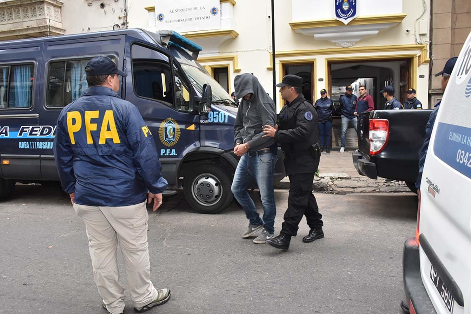 Detienen a jefe de PFA  Delegación Santa Fe y a cinco policías por connivencia con narcos.