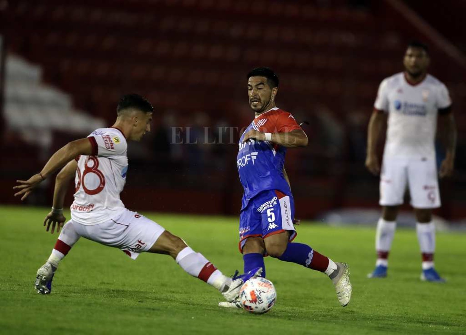 Unión fue superior a Huracán y terminó empatando 1 a 1.