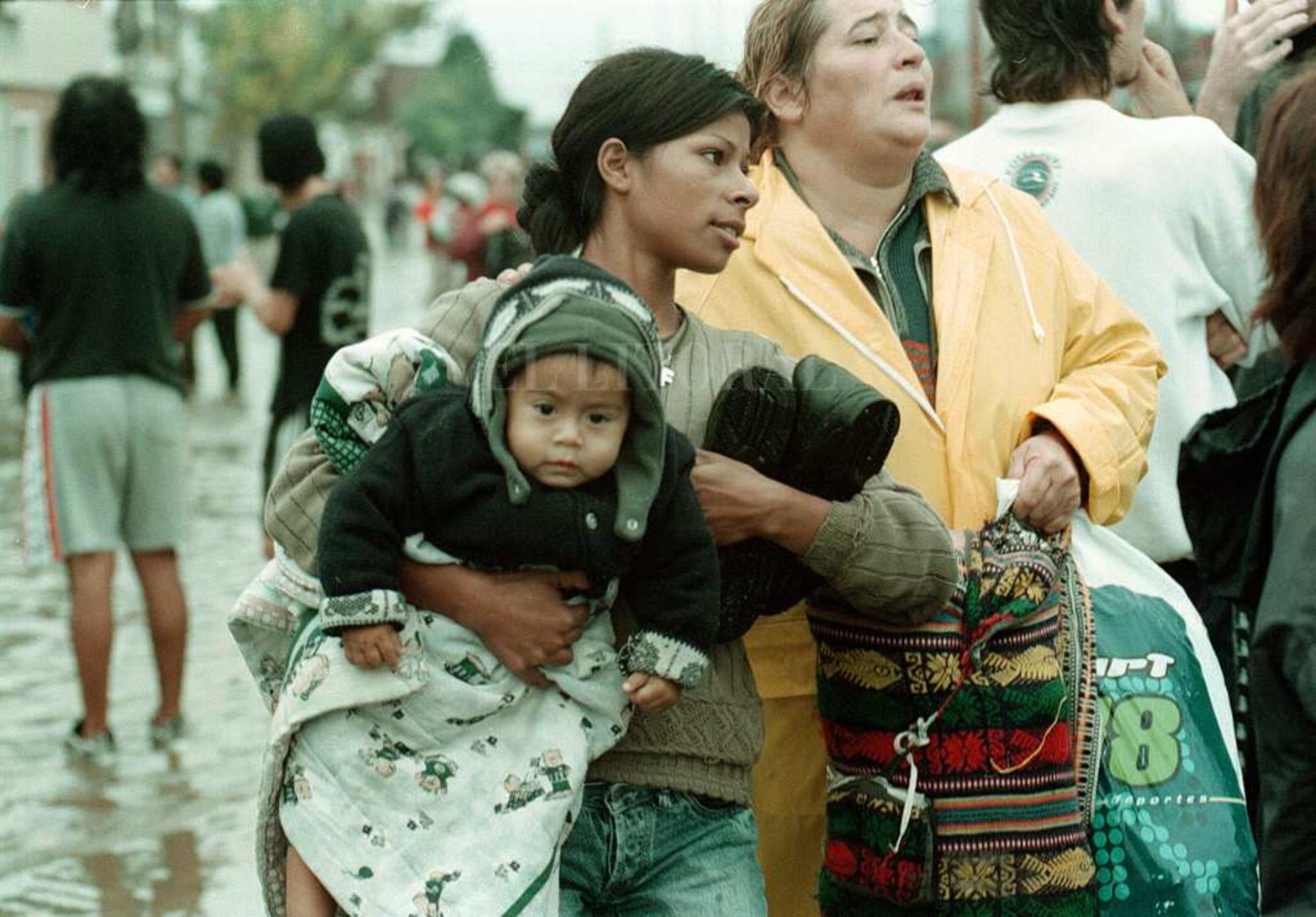 Las imágenes son dolorosas a 18 años de la catástrofe que azotó a la ciudad y que involucró a 130.000 santafesinos y snatafesinas.