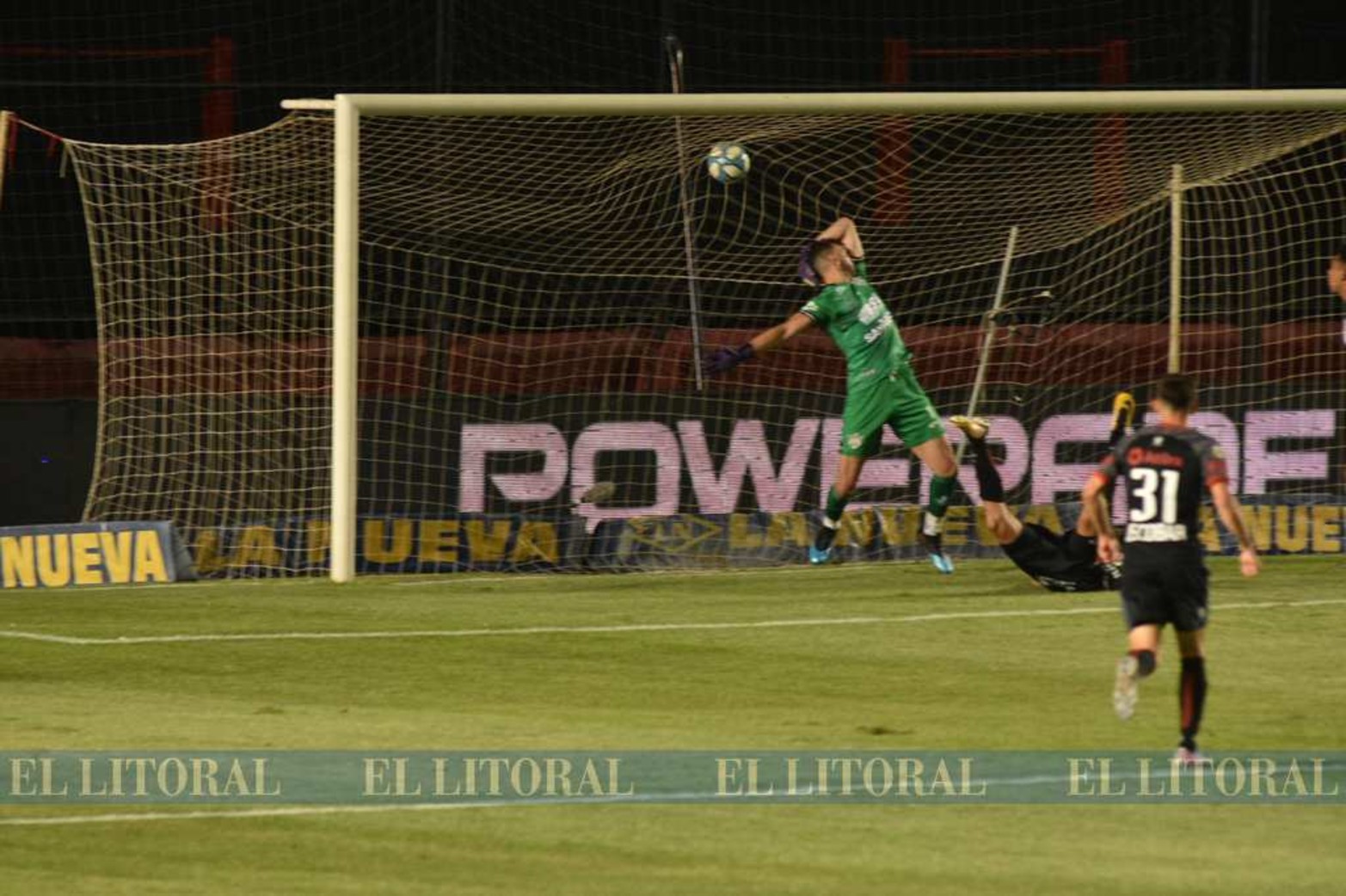El gol de Cristián Bernardi desde otro angulo tonada por la otra cámara de diario El Litoral.