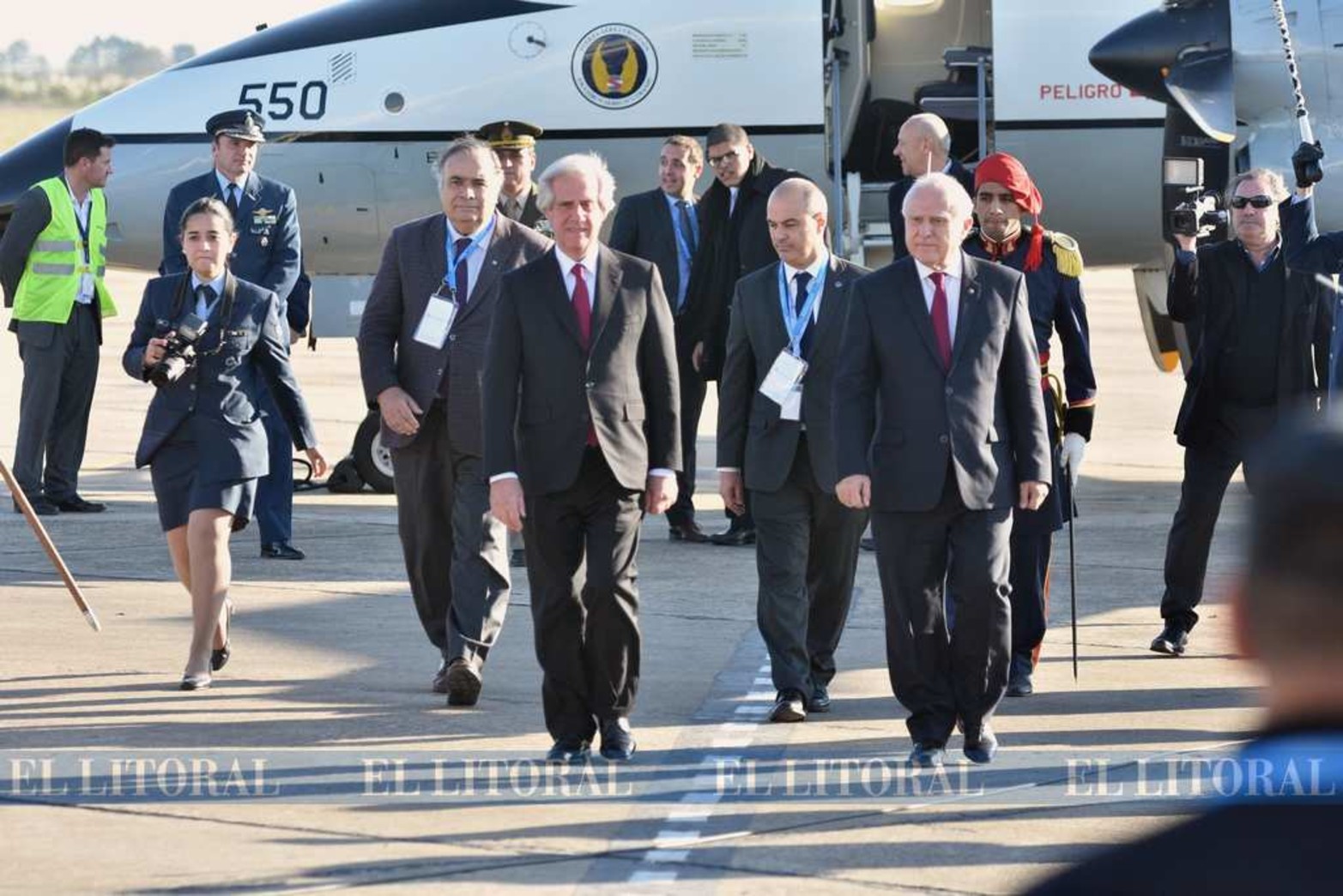 En el aeropuerto de Sauce Viejo el Presidente de Uruguay Tabaré Vázquez junto al Gobernador Miguel Lifschitz