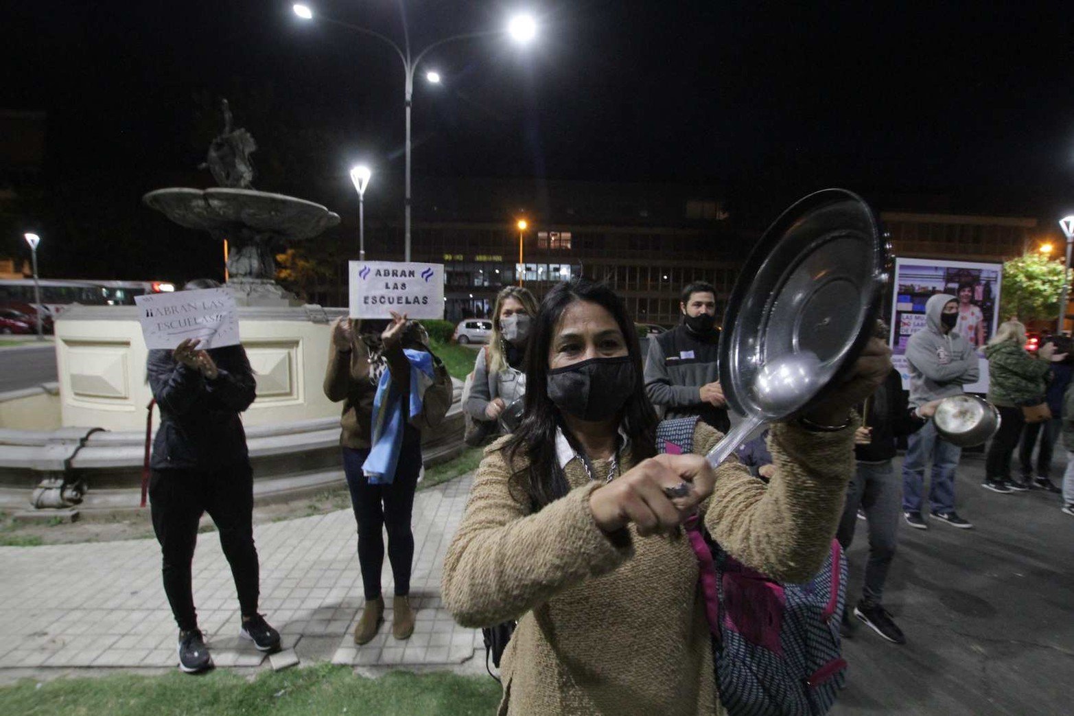 Las cacerolas no faltaron...Para hacer oír su descontento.