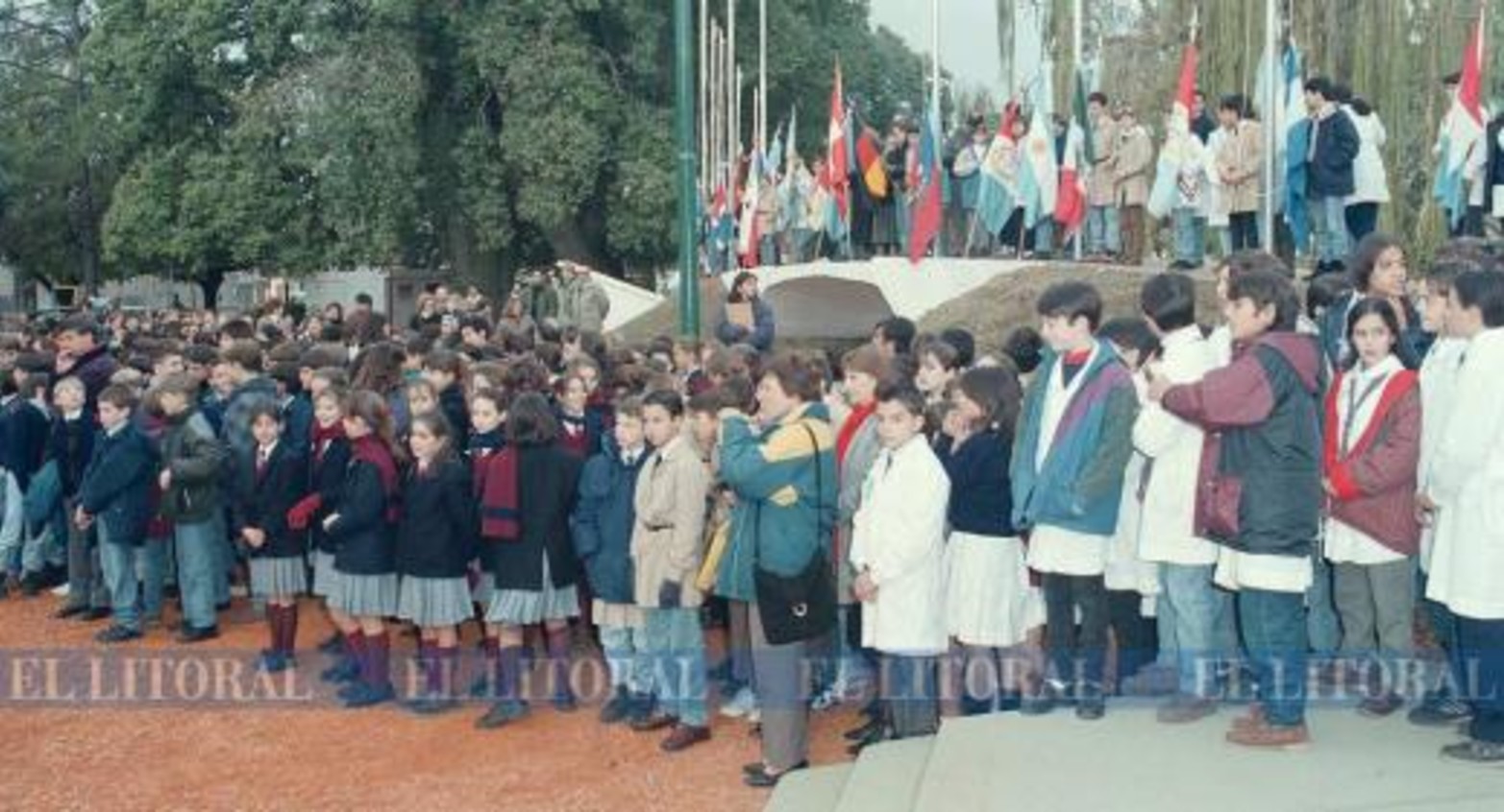 A plaza llena. Acto en 1996.