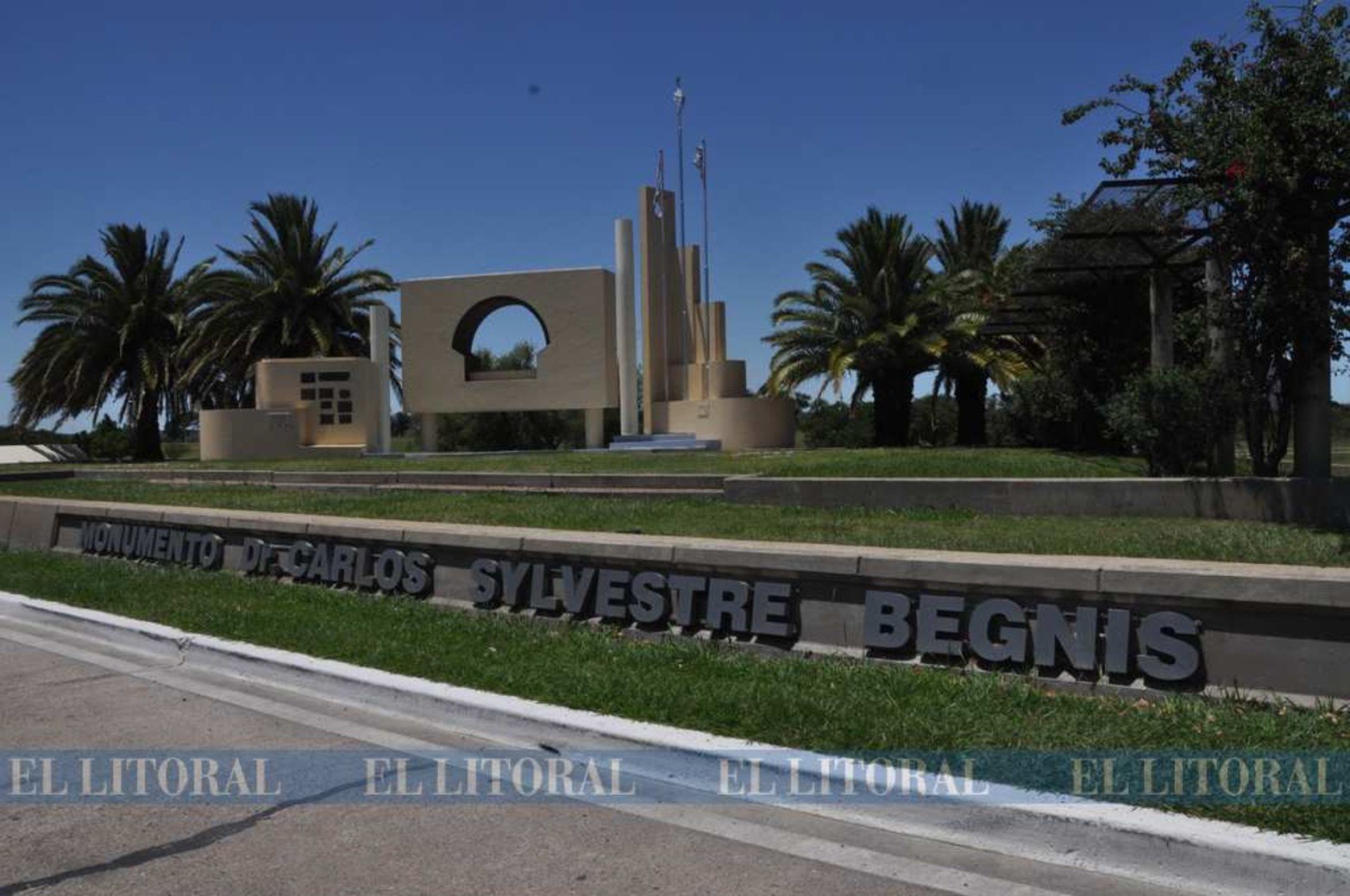 Del lado santafesino Silvestre Begnis tiene su monumento