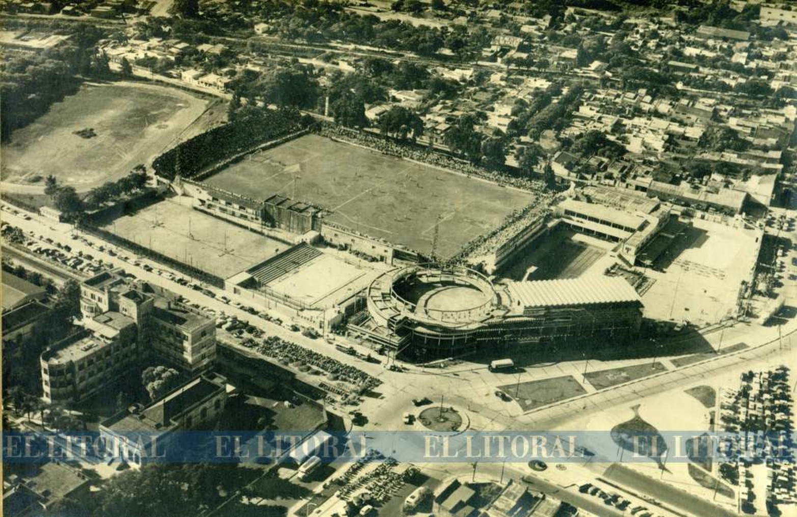 La primera foto aérea. En el banco de imágenes del diario El Litoral nos remonta a 1966.