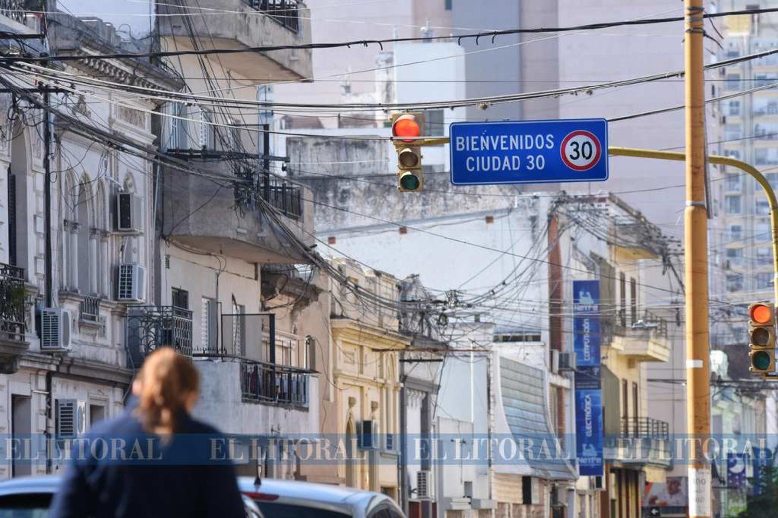 Son 19 calles las que ingresan a esa zona calma, que abarca el área comprendida entre Urquiza al oeste, Suipacha al norte, General López al sur y Rivadavia (desde Suipacha hasta Mendoza) y 27 de Febrero (desde Mendoza hasta General López) al este. También abarca las perimetrales.