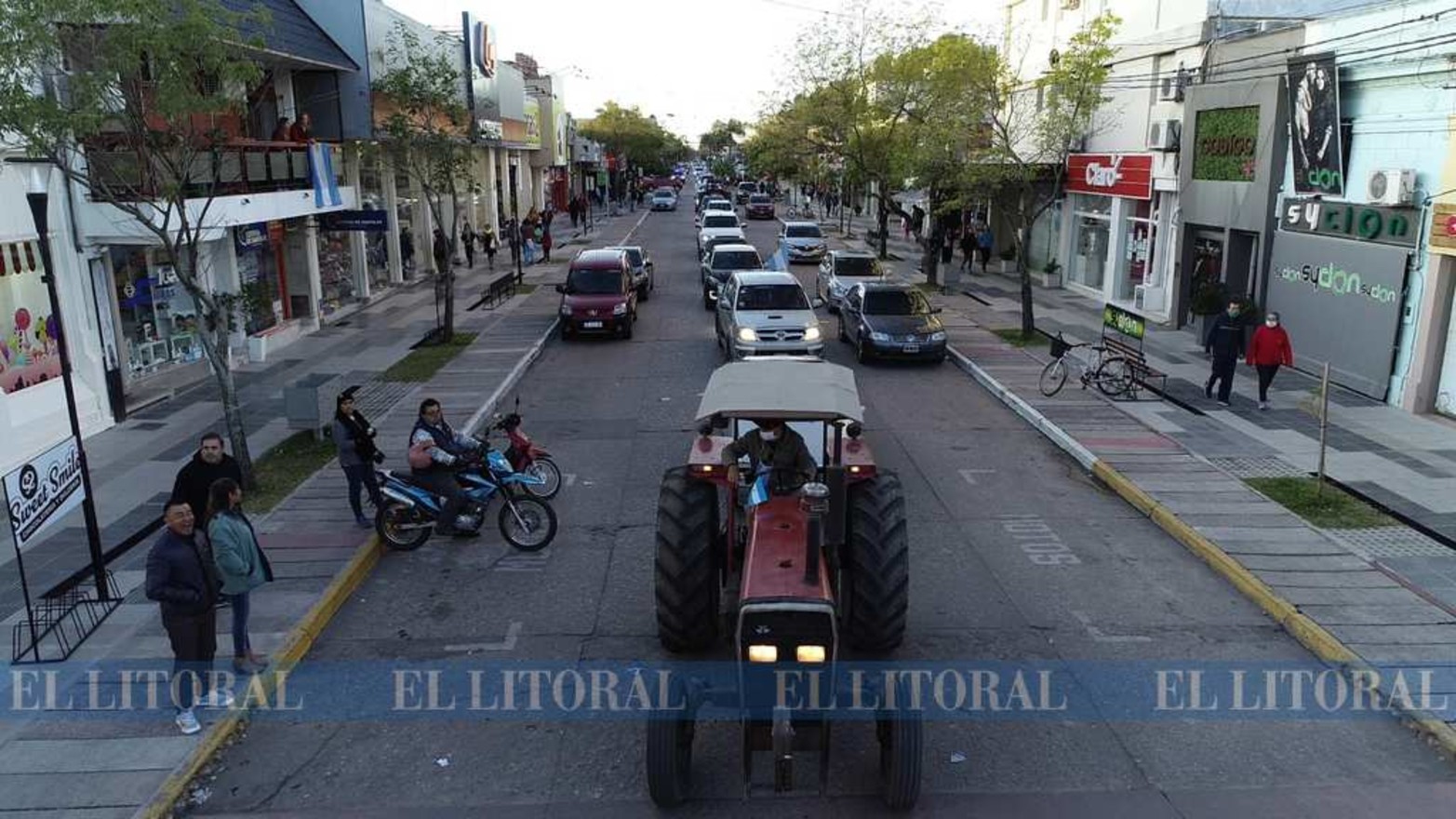 De Avellaneda a Reconquista. La concentración decidió irse hasta la ciudad de Reconquista cuanto se daban cuenta que la policía no dejaba circular.  Marcha en contra de la expropiación del Gobierno Nacional a la empresa Vicentin.