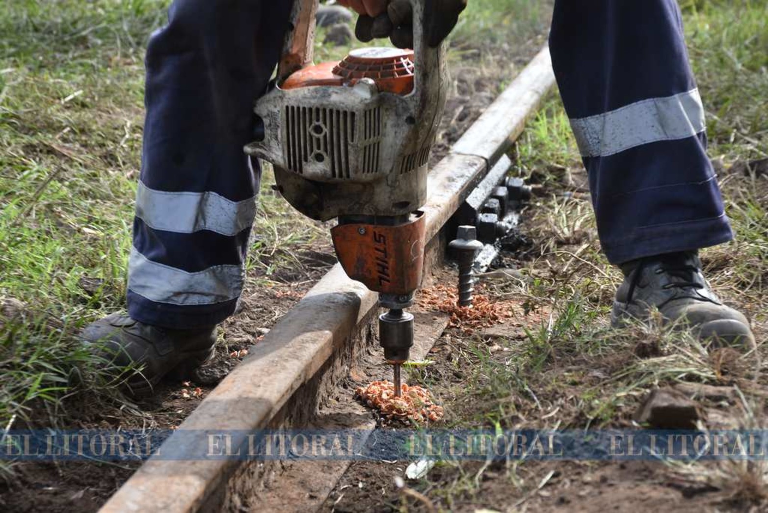 Reparación de vías Vélez Sarsfield y Llerena