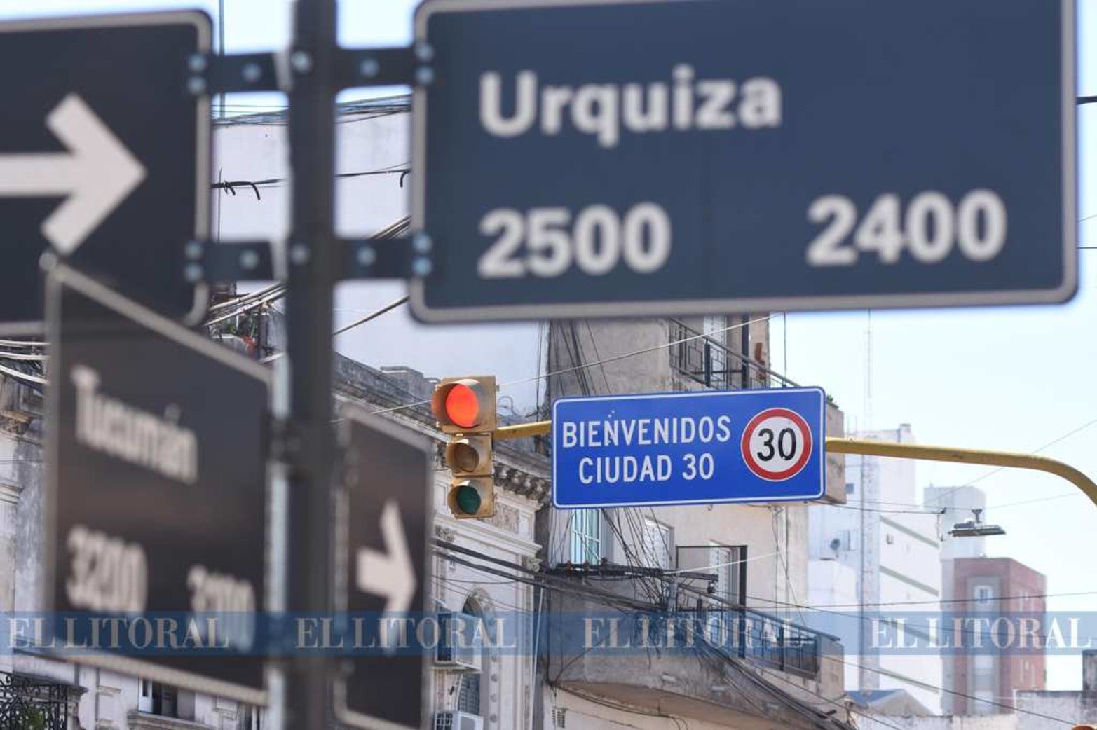 Son 19 calles las que ingresan a esa zona calma, que abarca el área comprendida entre Urquiza al oeste, Suipacha al norte, General López al sur y Rivadavia (desde Suipacha hasta Mendoza) y 27 de Febrero (desde Mendoza hasta General López) al este. También abarca las perimetrales.