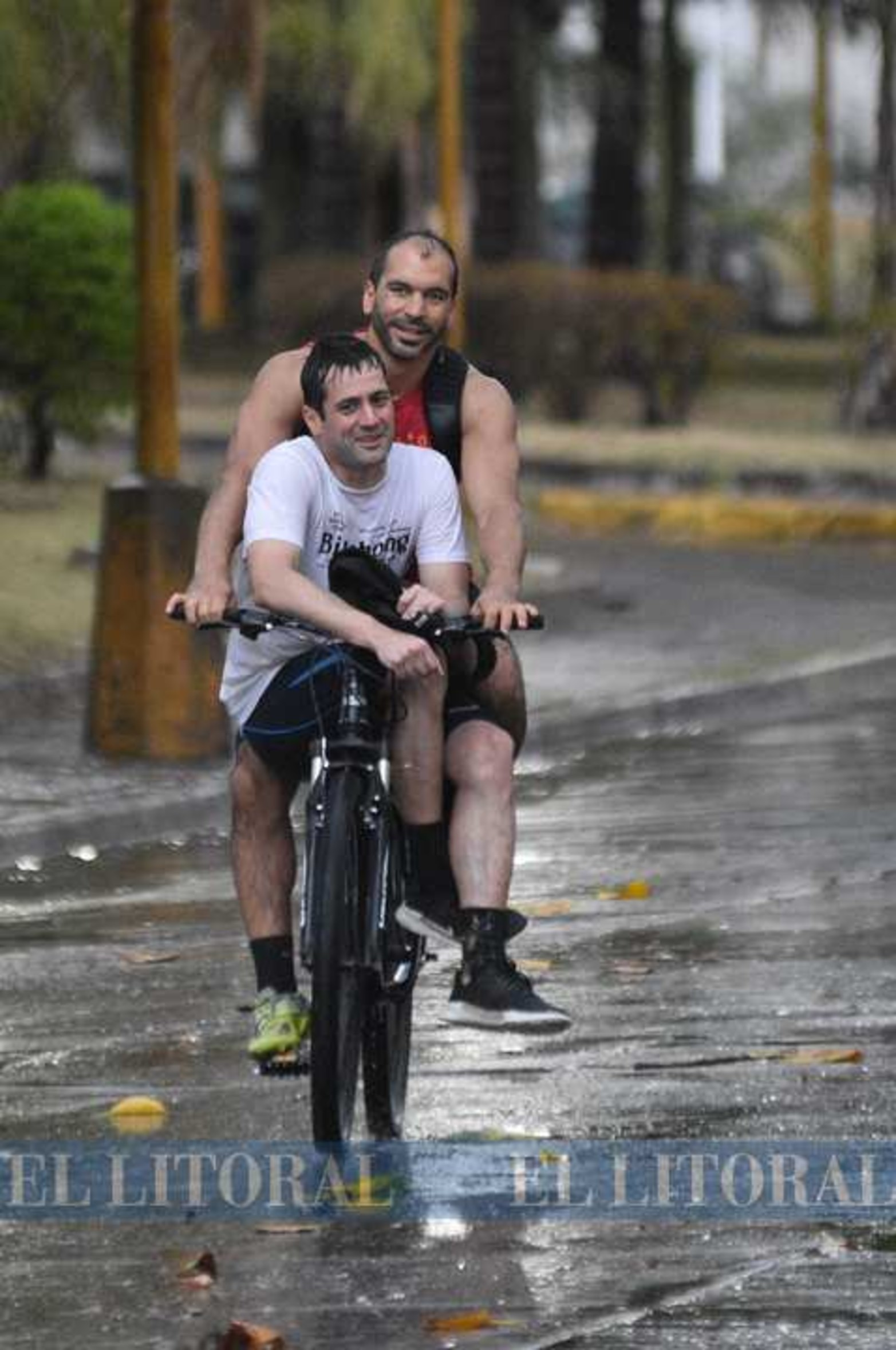 El frente de tormenta de ayer a la tarde. La escasez de agua de lluvia viene desde mayo de este año.