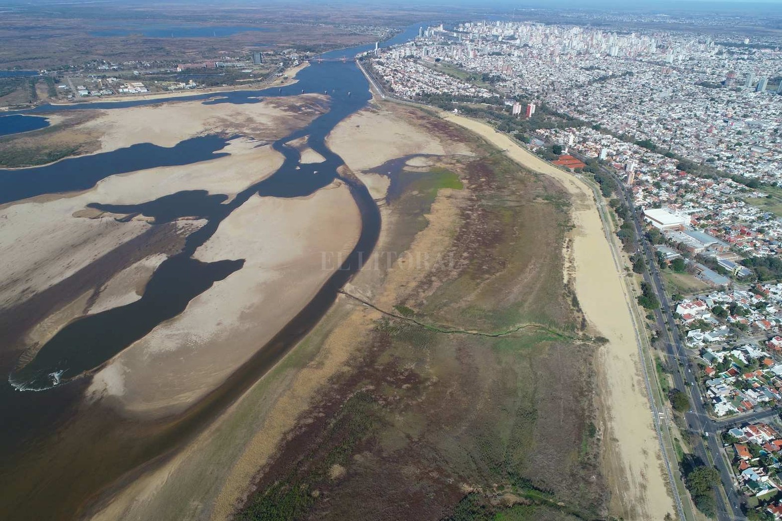 Si bien el río recuperó unos centímetros durante esta semana el Instituto Nacional del Agua (INA) asegura que prevalece una tendencia descendente en todas las secciones del Paraná en el territorio argentino.