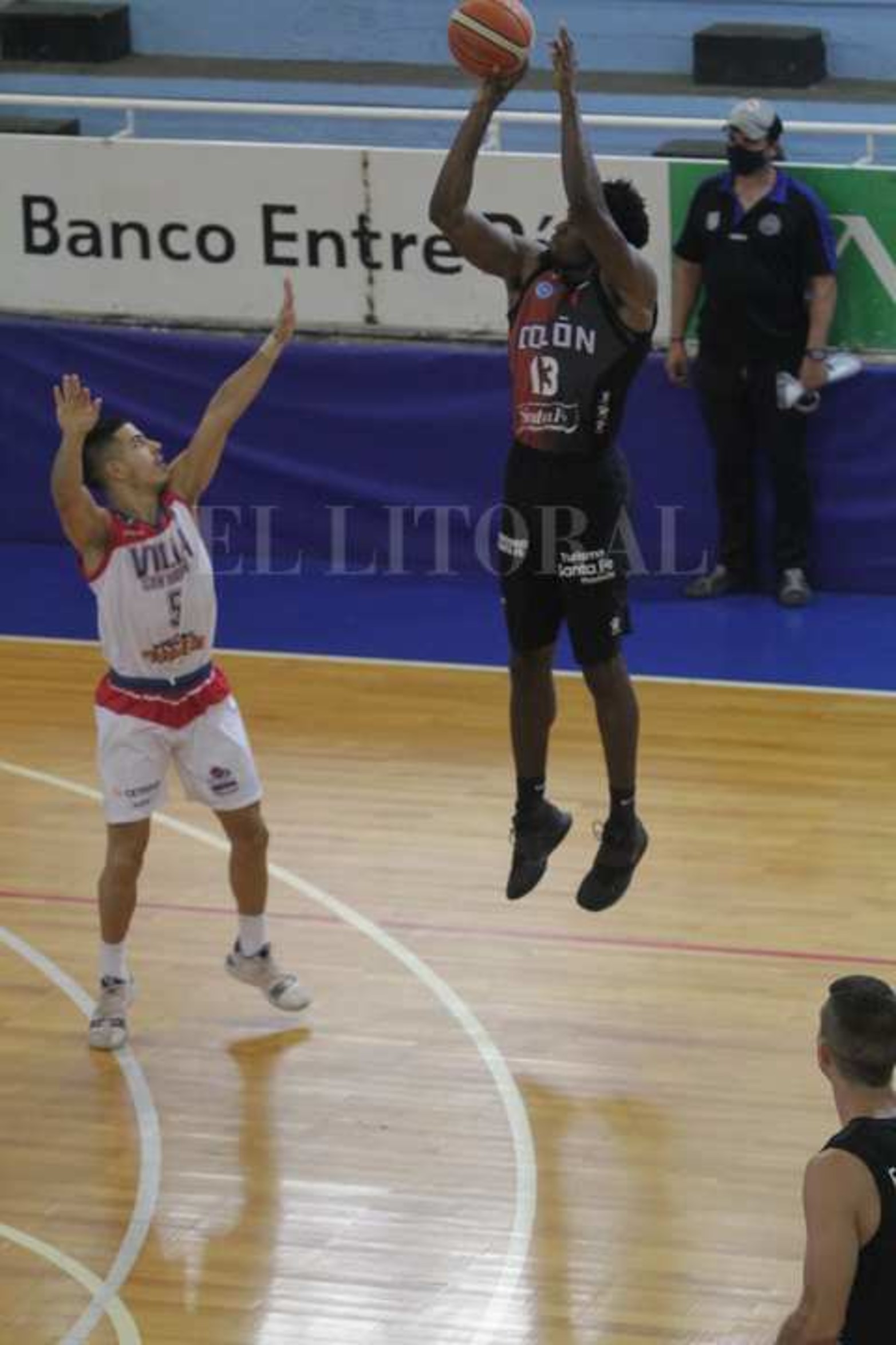 Colón perdió 70 a 61. En la segunda fecha de la tercera edición del sistema de burbujas que implementó el básquetbol argentino. La sede es en Paraná.