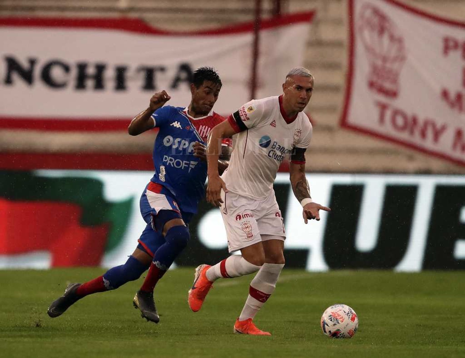 Unión fue superior a Huracán y terminó empatando 1 a 1.