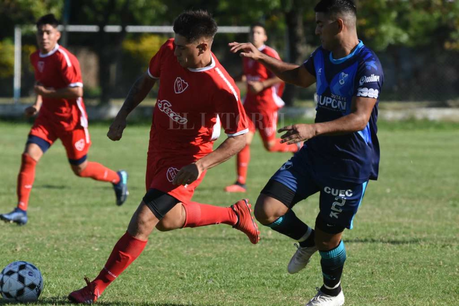 Encuadres de Ciclón Racing e Independiente de Santo Tome.