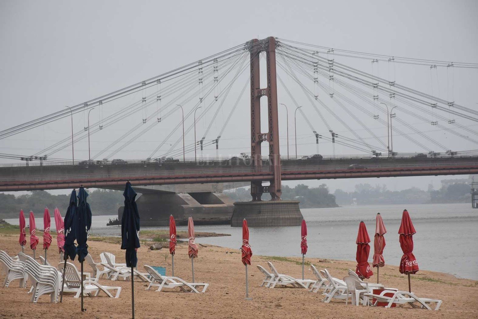 La Municipalidad concesionó todos los paradores. Por la bajante del Paraná, las playas de la Setúbal serían habilitadas sólo como solarium.