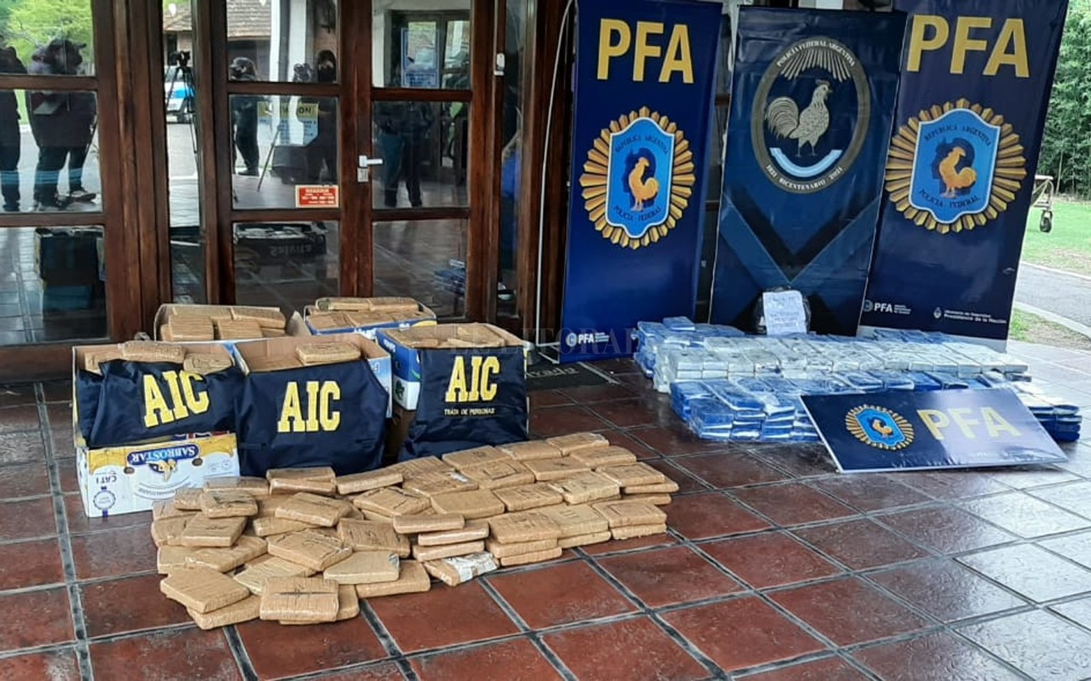 Este martes, en la localidad bonaerense de Boulogne, se quemaron 408 panes de droga que fueron incautados en los últimos meses por la Agencia de Investigación Criminal (AIC).