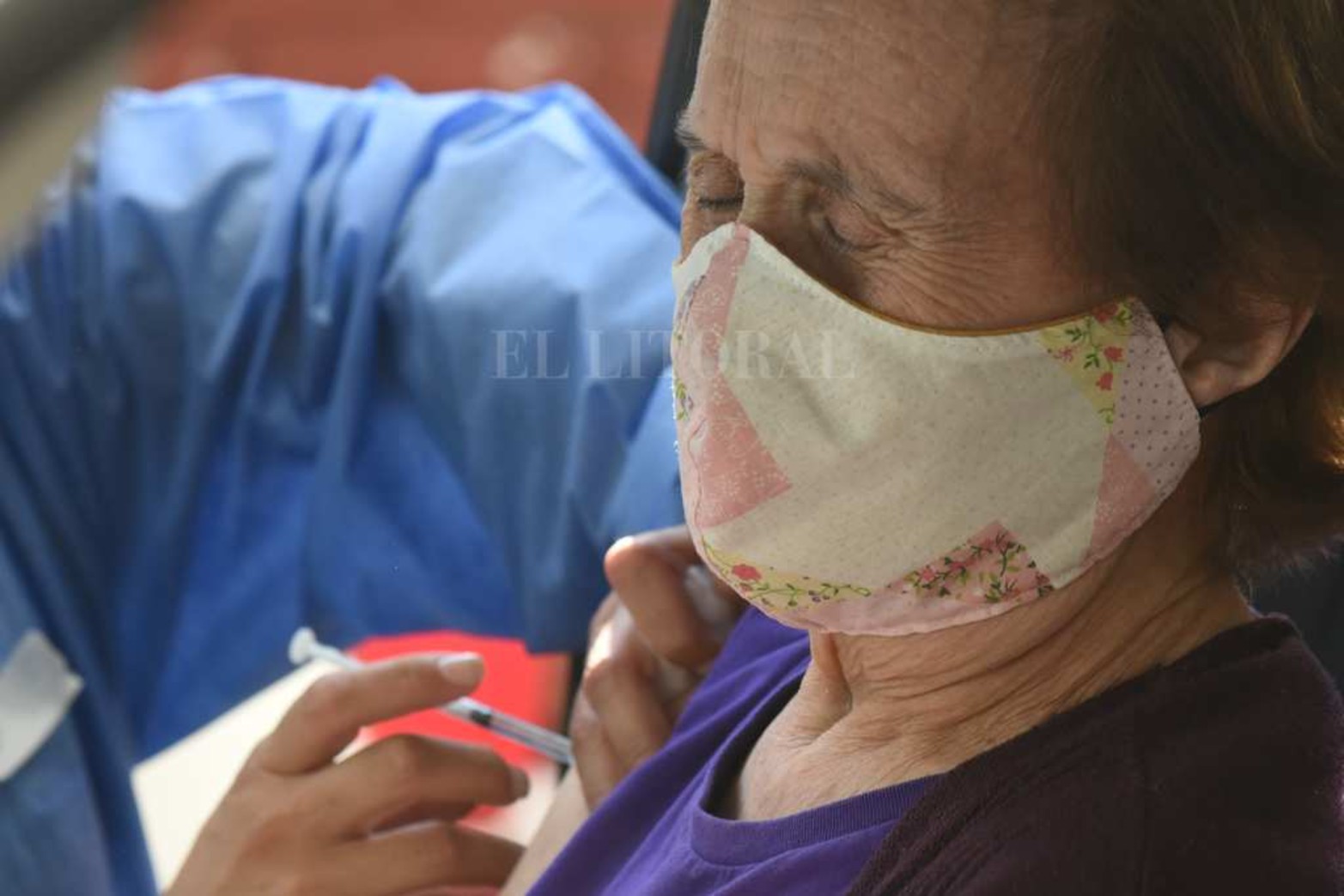 La segunda dosis para los mayores de 90 comenzó esta semana en el vacunatorio de la Esquina Encendida de Ceballos y Facundo Zuviría.