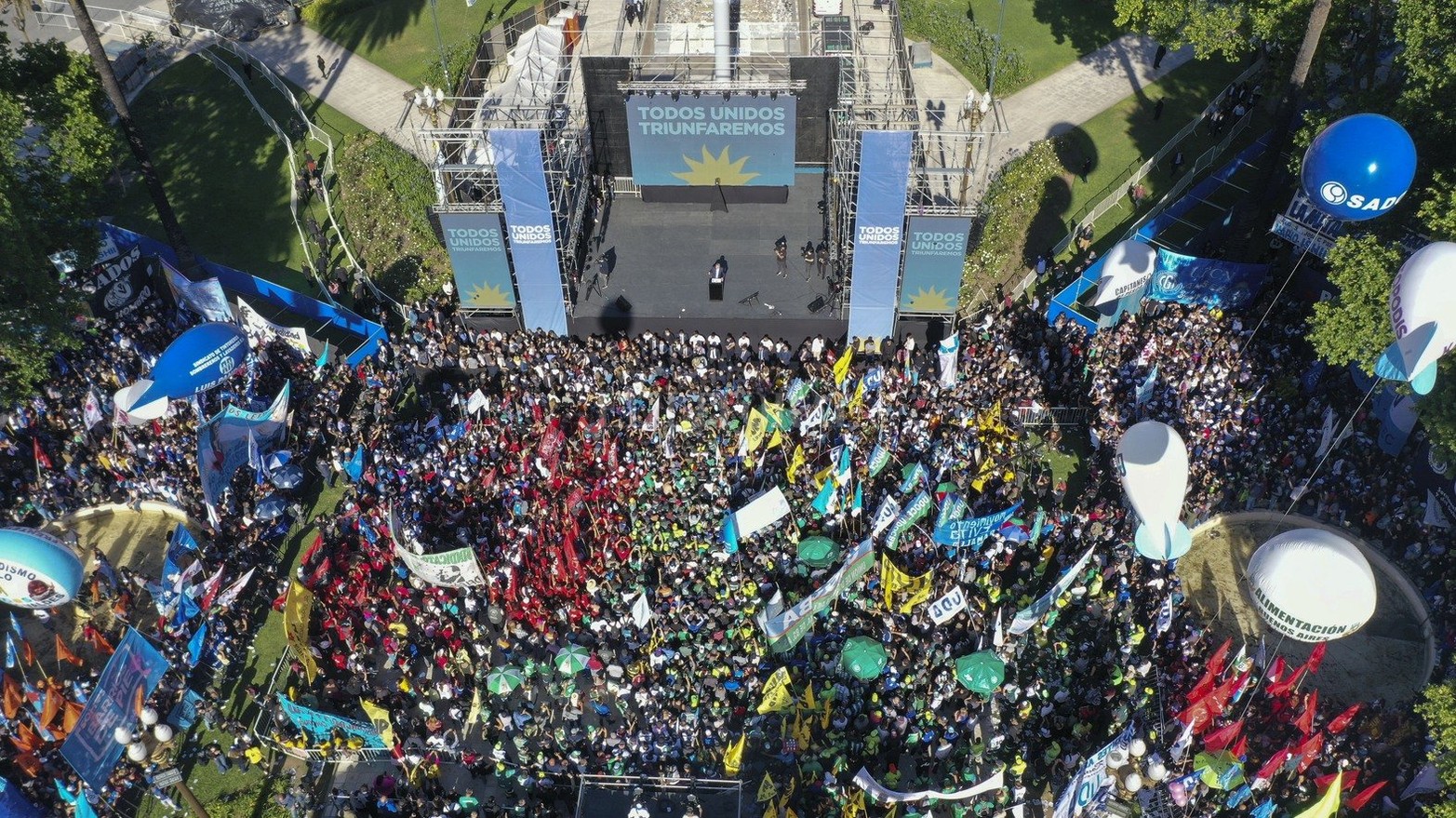 El presidente Alberto Fernández fue el único disertante en el acto por el Día de la Militancia que se realizó hoy en Plaza de Mayo.