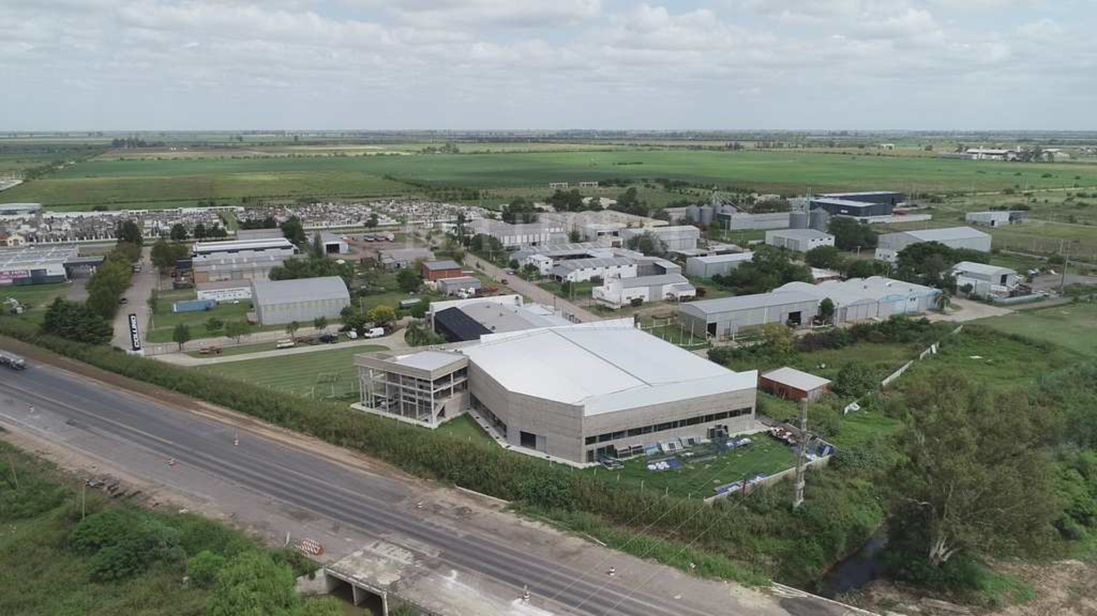 Vista aérea del parque Industrial de Sunchales pegado a la transitada ruta nacional 34.